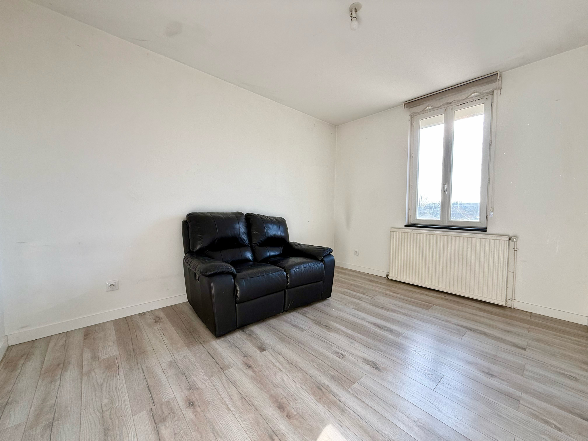 Immo80 – L'immobilier à Amiens et dans la Somme-FOUILLOY – MAISON SEMI MITOYENNE – 4 CHAMBRES – JARDIN – DEPENDANCE