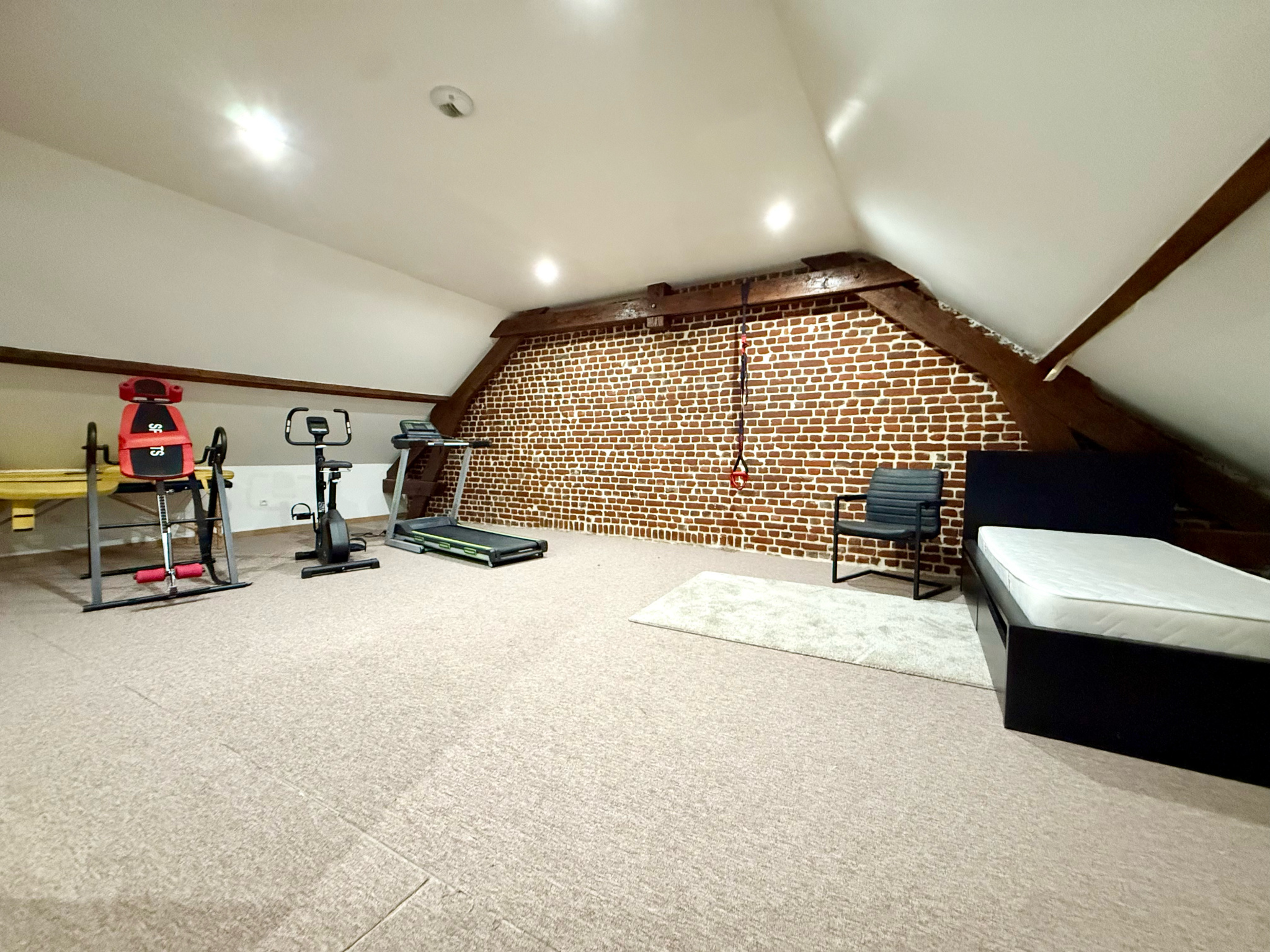 Immo80 – L'immobilier à Amiens et dans la Somme-FOUILLOY – MAISON SEMI MITOYENNE – 4 CHAMBRES – JARDIN – DEPENDANCE