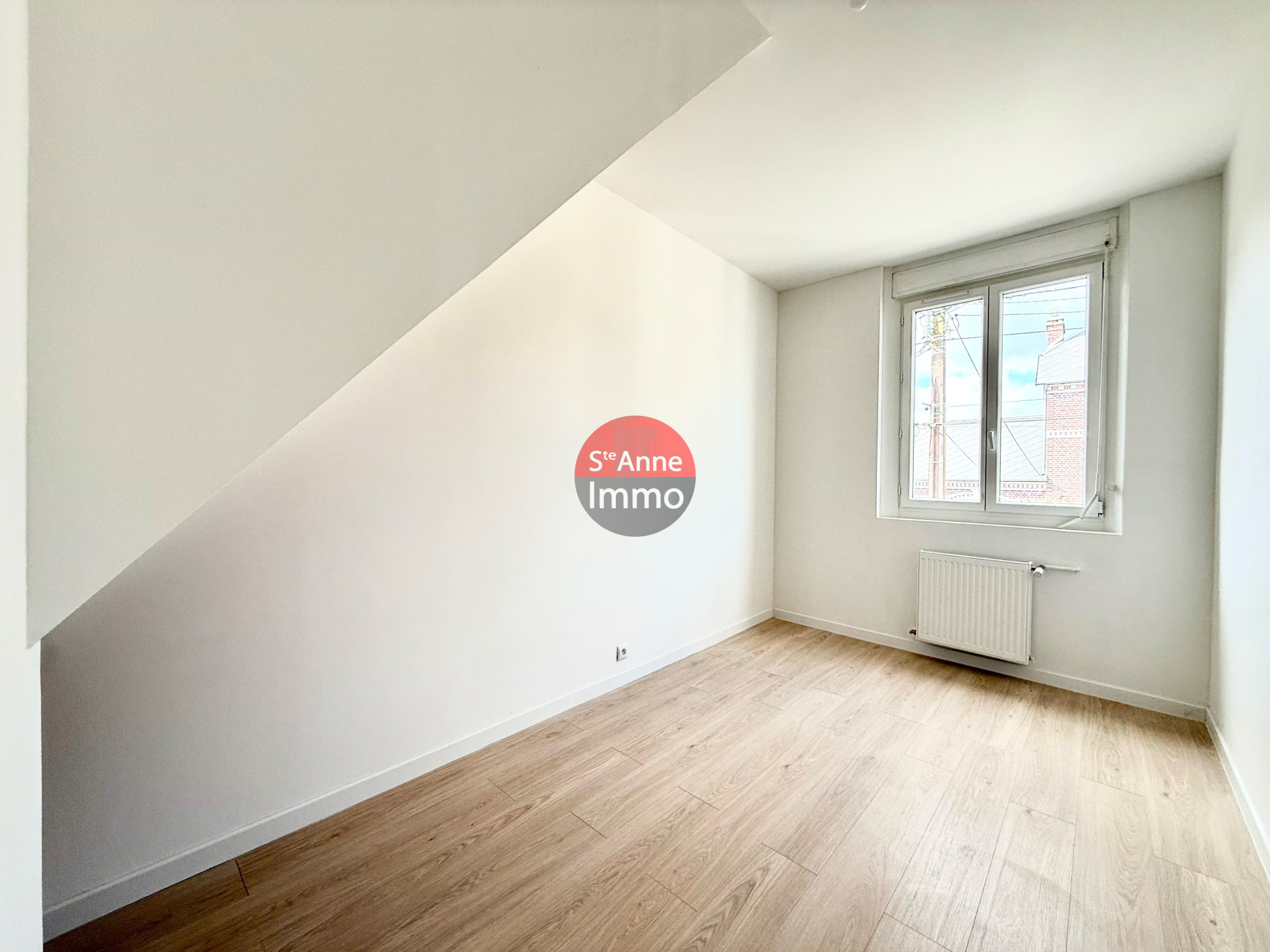 Immo80 – L'immobilier à Amiens et dans la Somme-MEHARICOURT – MAISON – 110m2 – 4 CHAMBRES – AUTONOMIE DE PLAIN PIED – JARDIN – DEPENDANCES