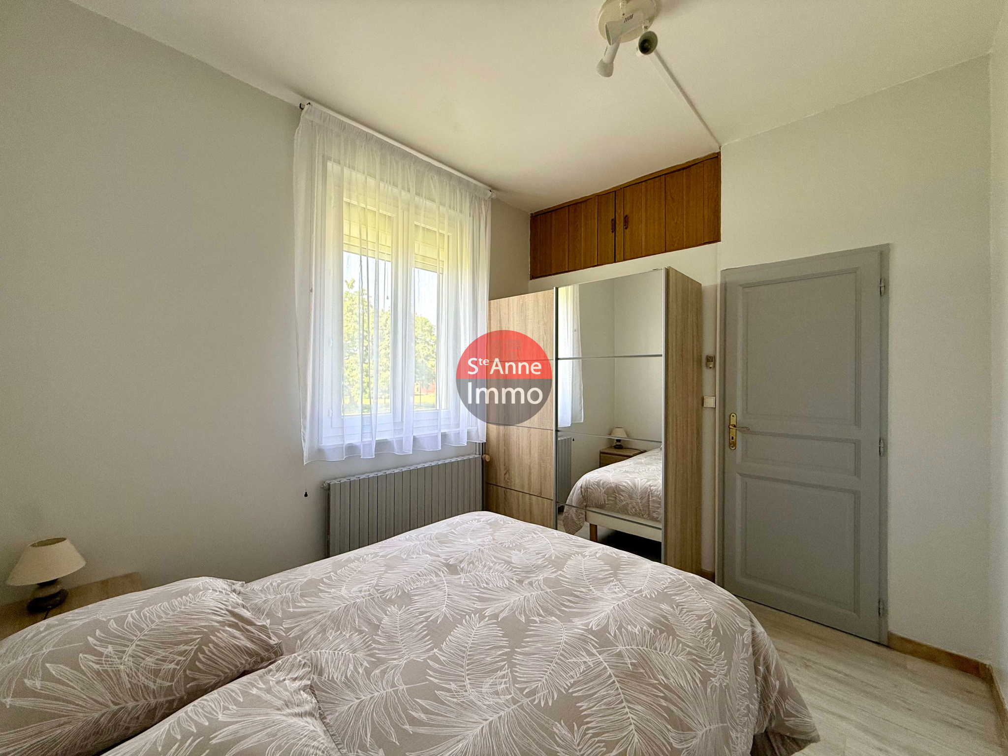 Immo80 – L'immobilier à Amiens et dans la Somme-DAMERY – CORPS DE FERME – 5 CHAMBRES – AUTONOMIE DE PLAIN PIED – DEPENDANCES – GARAGE – JARDIN – COUR – CAVE