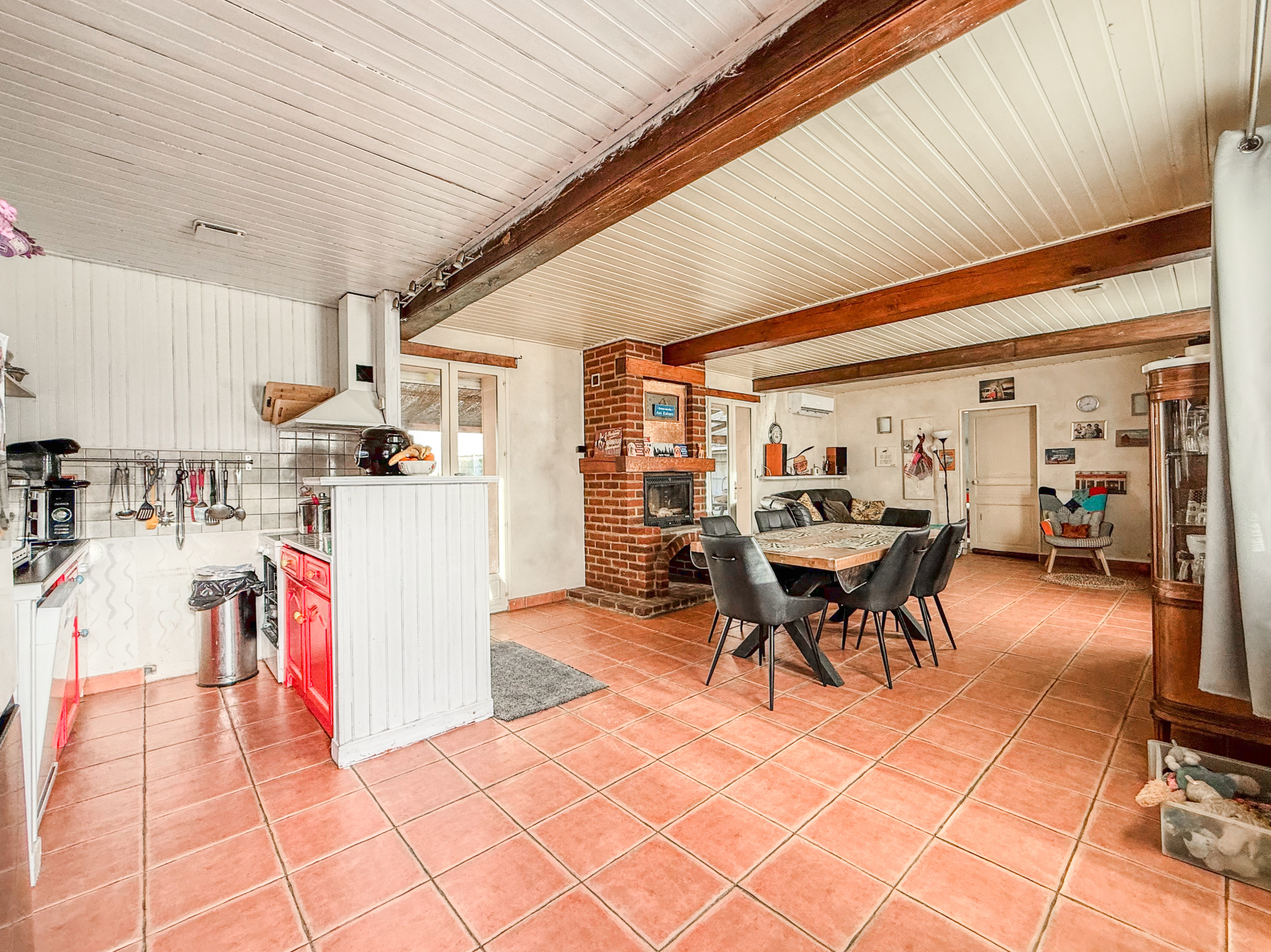 Immo80 – L'immobilier à Amiens et dans la Somme-MAISON SEMI MITOYENNE – PLAIN PIED – 3 CHAMBRES – GARAGE – JARDIN – TERRASSE