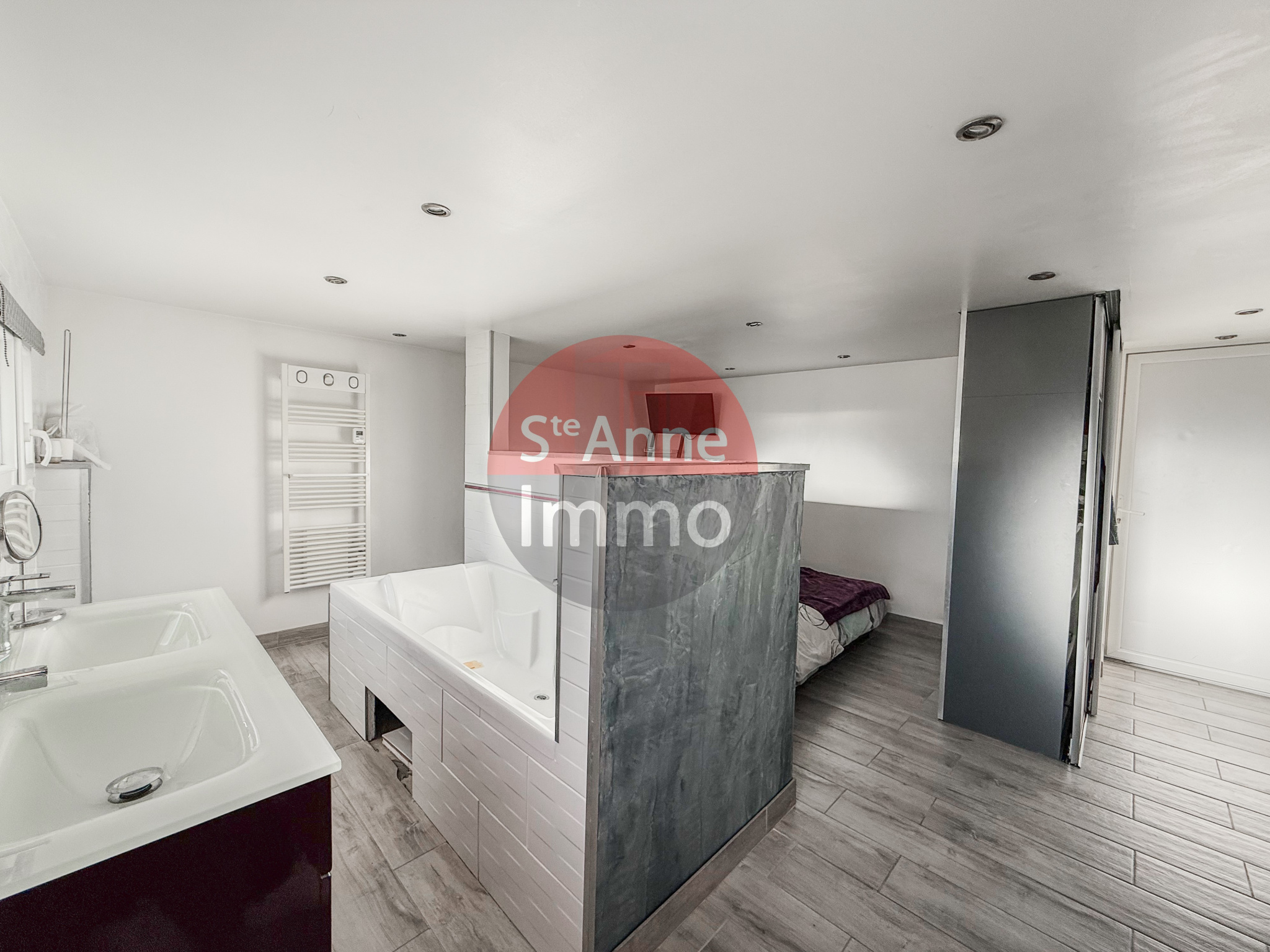 Immo80 – L'immobilier à Amiens et dans la Somme-ROSIERES-EN-SANTERRE – MAISON – 4 CHAMBRES – AUTONOMIE DE PLAIN PIED – GARAGE – TERRASSE – COUR