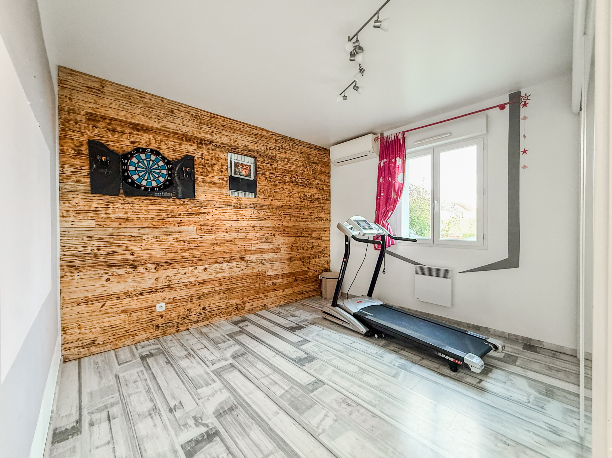 Immo80 – L'immobilier à Amiens et dans la Somme-ROSIERES-EN-SANTERRE – MAISON – 4 CHAMBRES – AUTONOMIE DE PLAIN PIED – GARAGE – TERRASSE – COUR