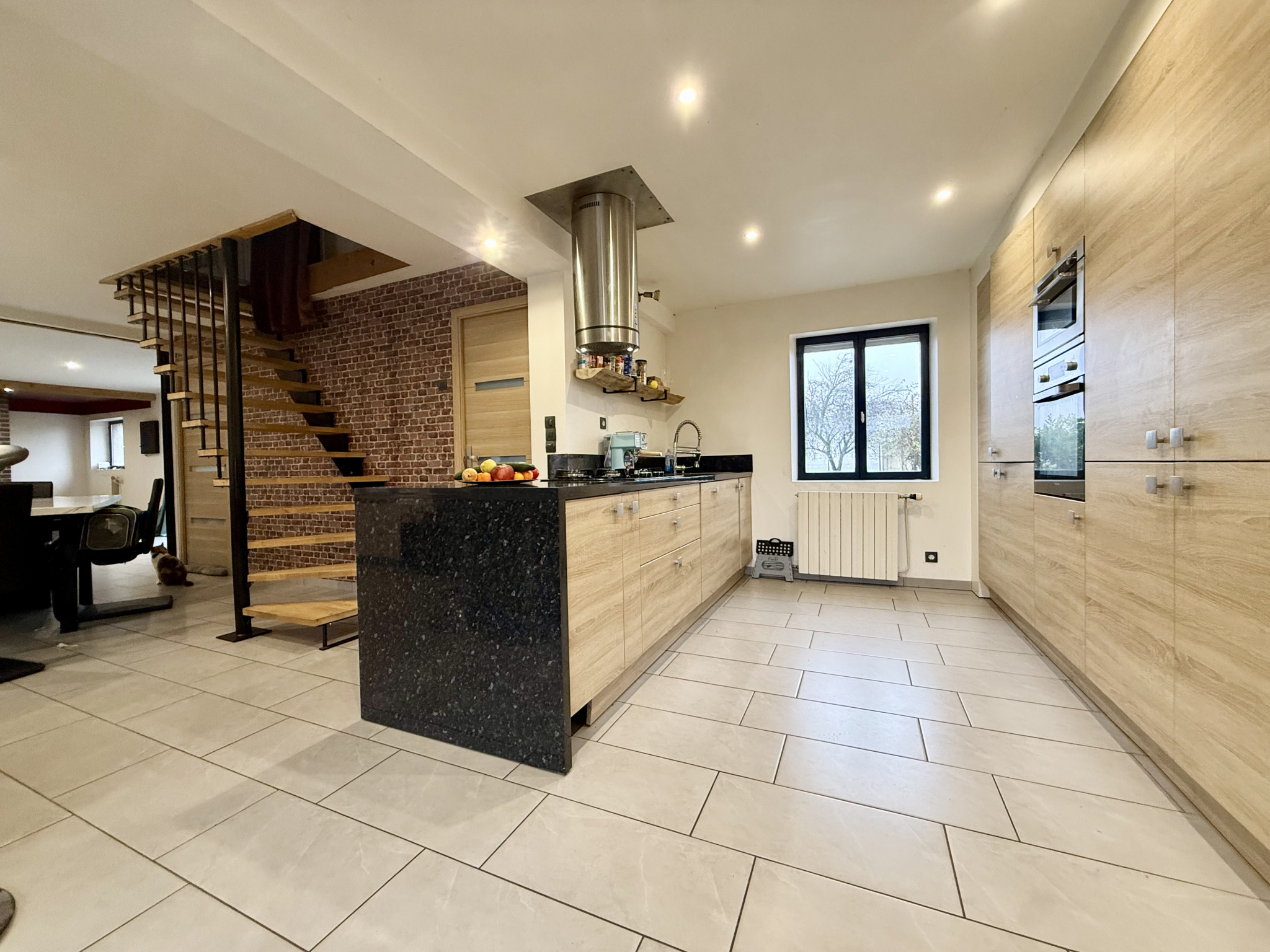 Immo80 – L'immobilier à Amiens et dans la Somme-LE FRESTOY-VAUX – CORPS DE FERME – DEPENDANCES – APT T3 A RENOVER – COUR – JARDIN