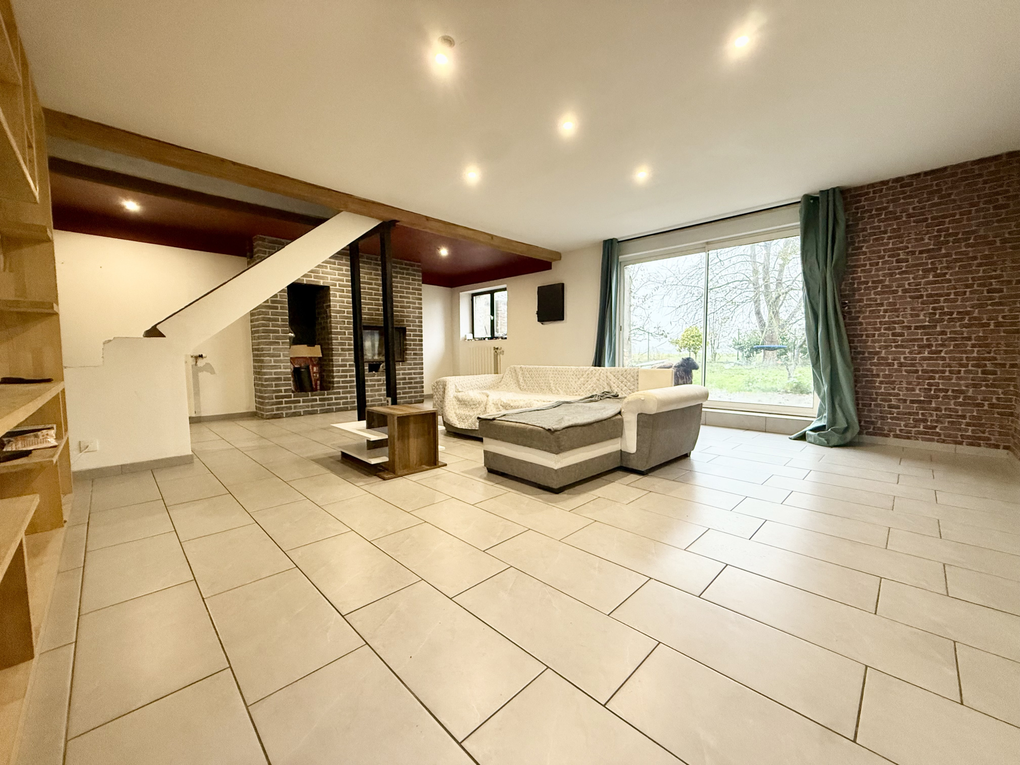 Immo80 – L'immobilier à Amiens et dans la Somme-LE FRESTOY-VAUX – CORPS DE FERME – DEPENDANCES – APT T3 A RENOVER – COUR – JARDIN