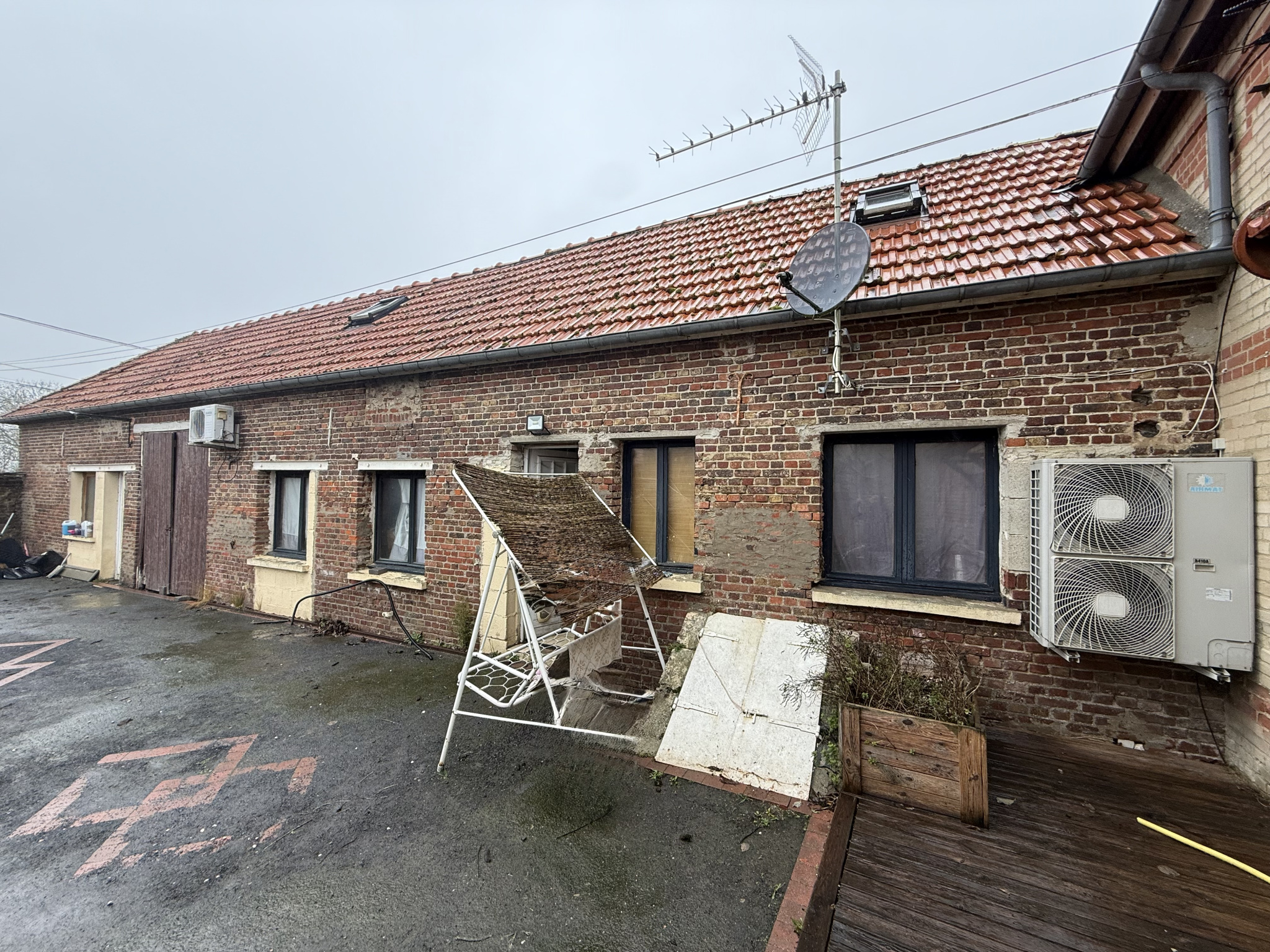 Immo80 – L'immobilier à Amiens et dans la Somme-LE FRESTOY-VAUX – CORPS DE FERME – DEPENDANCES – APT T3 A RENOVER – COUR – JARDIN