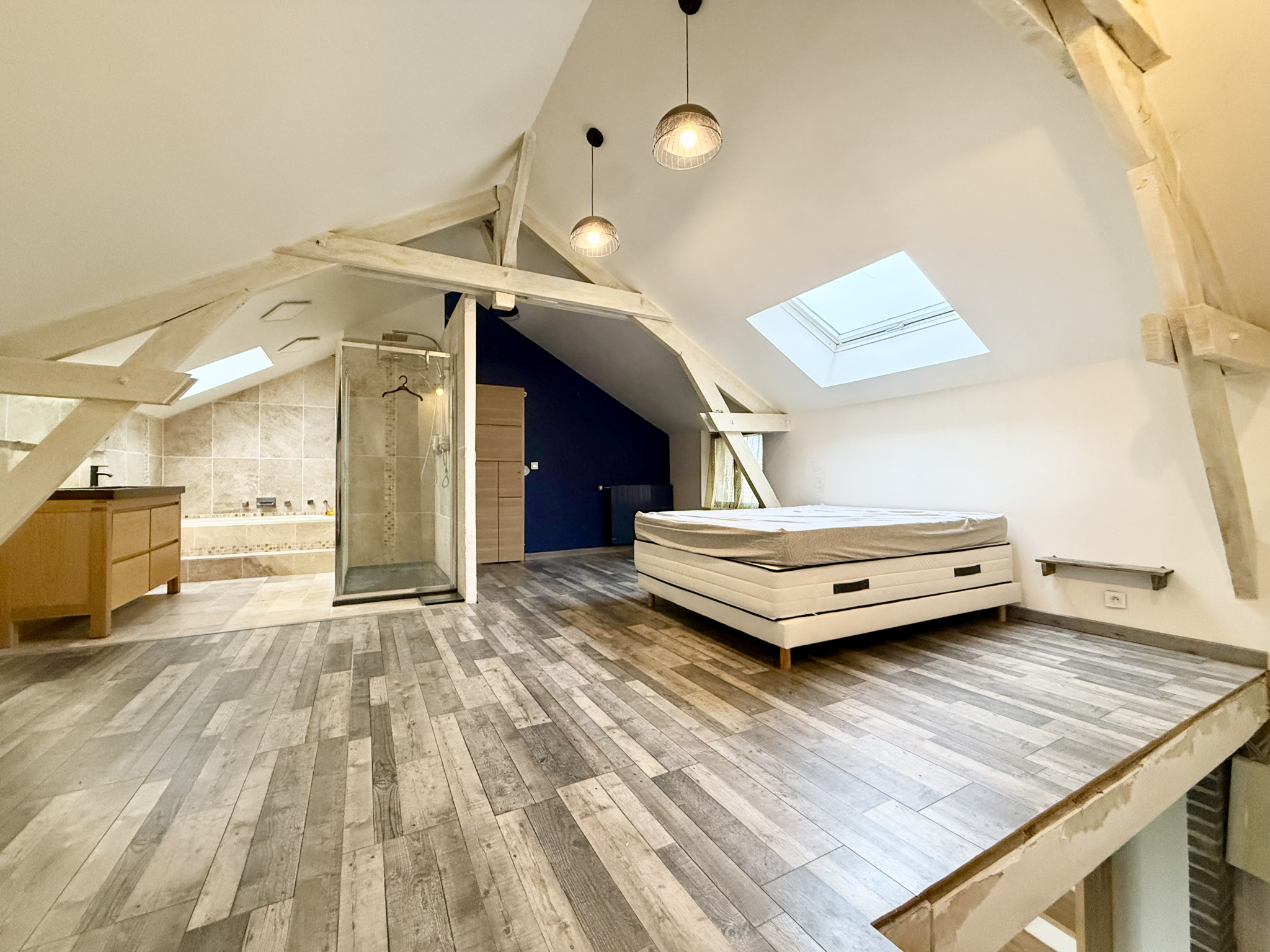 Immo80 – L'immobilier à Amiens et dans la Somme-LE FRESTOY-VAUX – CORPS DE FERME – DEPENDANCES – APT T3 A RENOVER – COUR – JARDIN