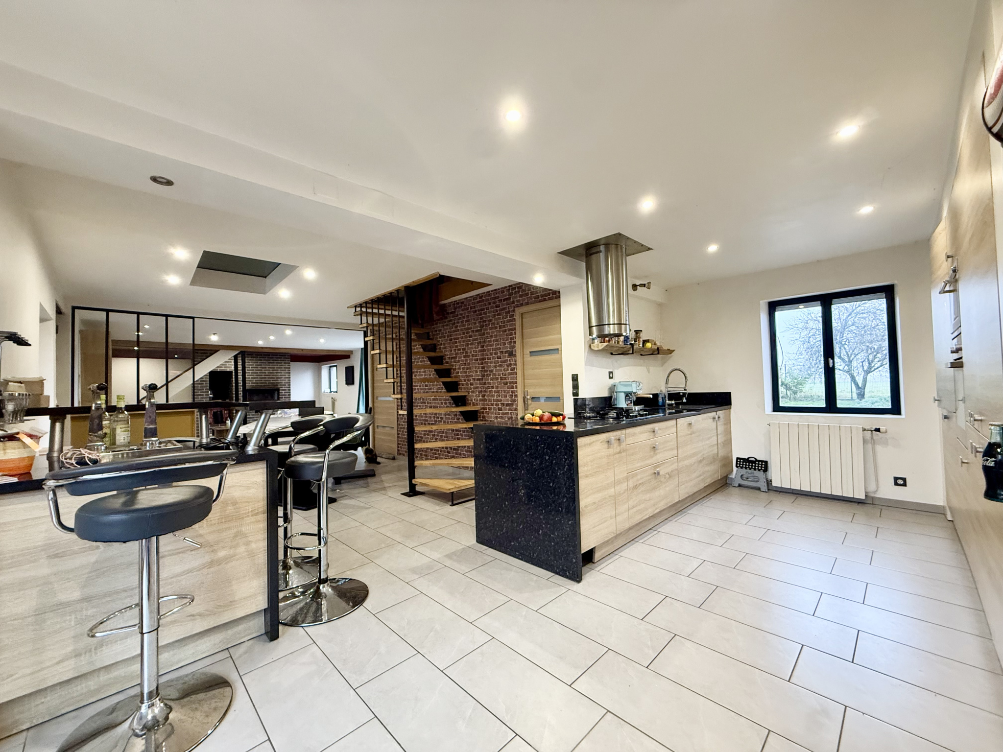 Immo80 – L'immobilier à Amiens et dans la Somme-LE FRESTOY-VAUX – CORPS DE FERME – DEPENDANCES – APT T3 A RENOVER – COUR – JARDIN