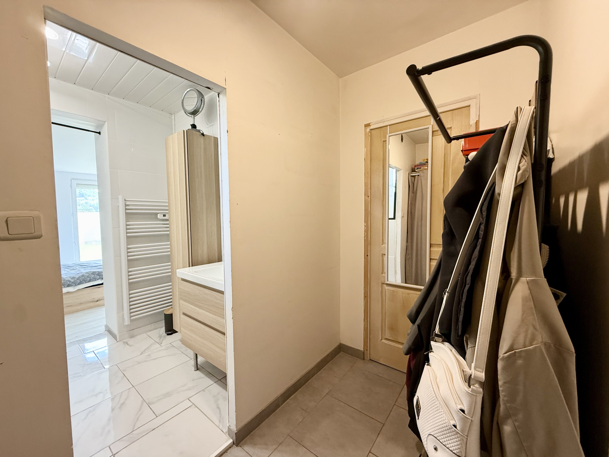 Immo80 – L'immobilier à Amiens et dans la Somme-CERISY – 102 m2 – MAISON INDIVIDUELLE – PLAIN PIED – 3 CHAMBRES – GARAGE – JARDIN – COUR