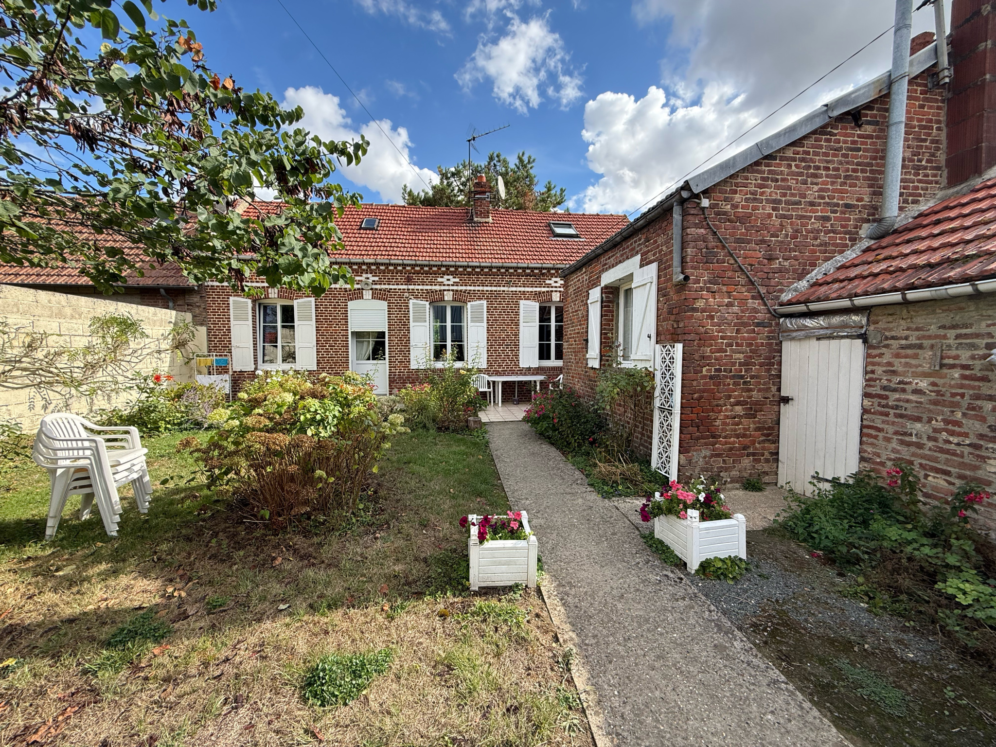 Immo80 – L'immobilier à Amiens et dans la Somme-BECQUIGNY – ANCIEN CORPS DE FERME – MAISON – DEPENDANCES – JARDIN –...