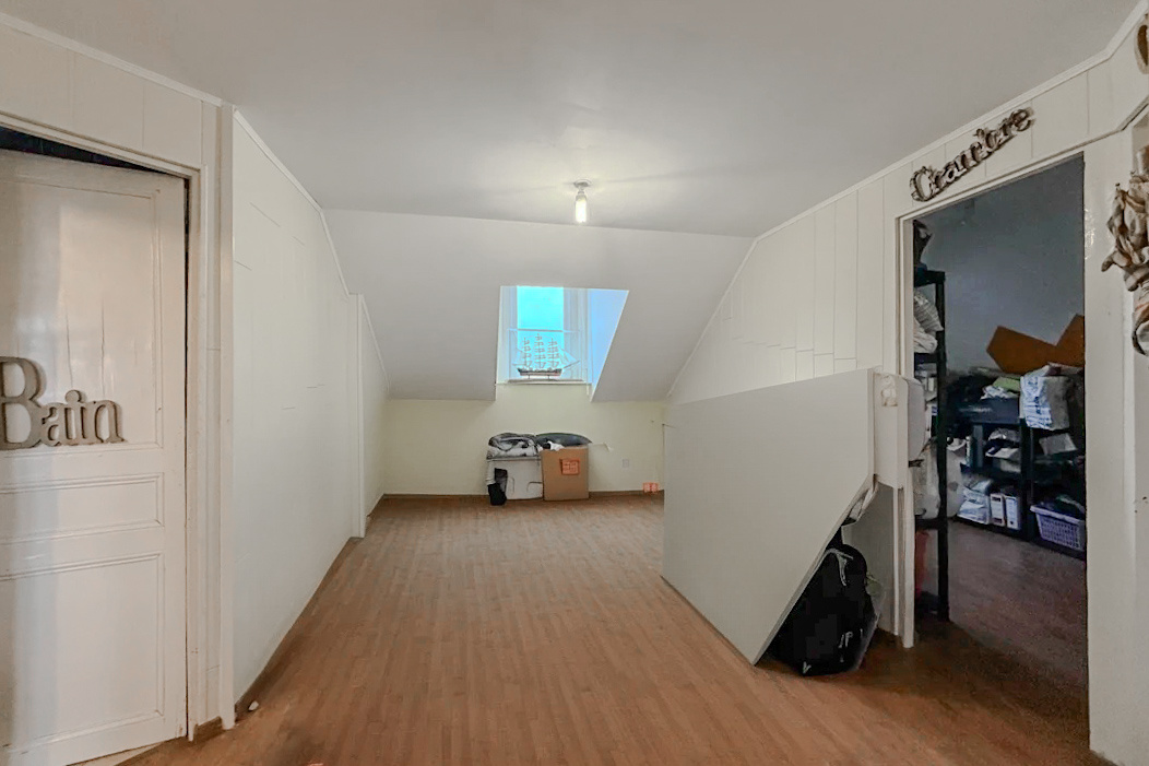 Immo80 – L'immobilier à Amiens et dans la Somme-ROYE – FONDS DE COMMERCE – MURS COMMERCIAUX – SALLE DE RECEPTION – 2 APPARTEMENTS