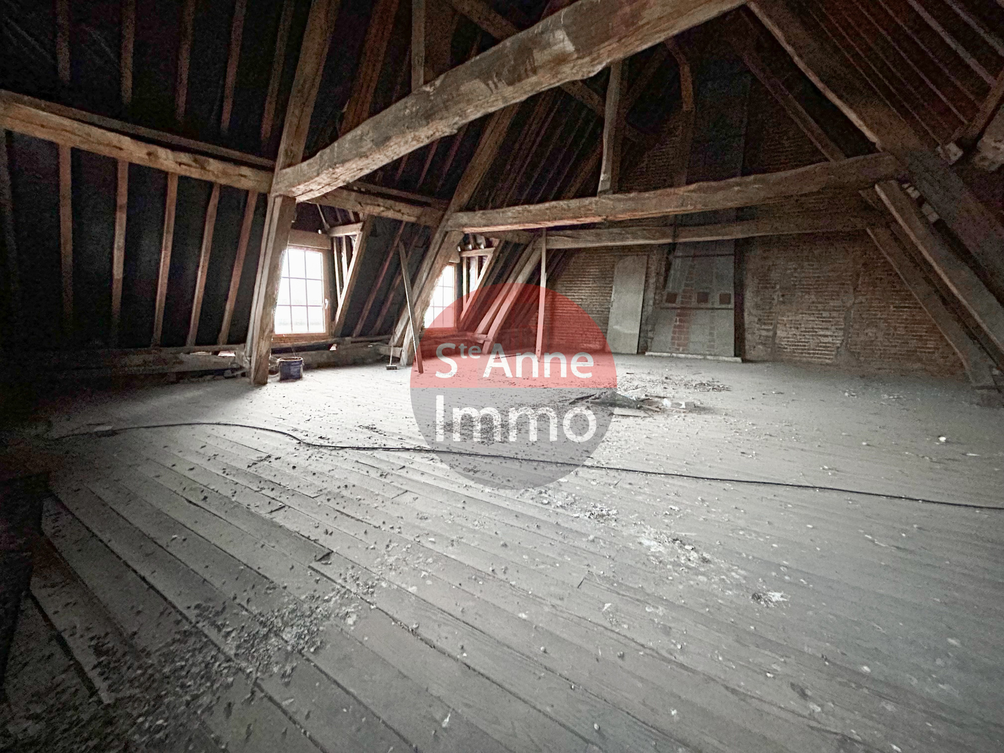 Immo80 – L'immobilier à Amiens et dans la Somme-ROYE – BAR/BRASSERIE – FOND DE COMMERCE – CENTRE VILLLE