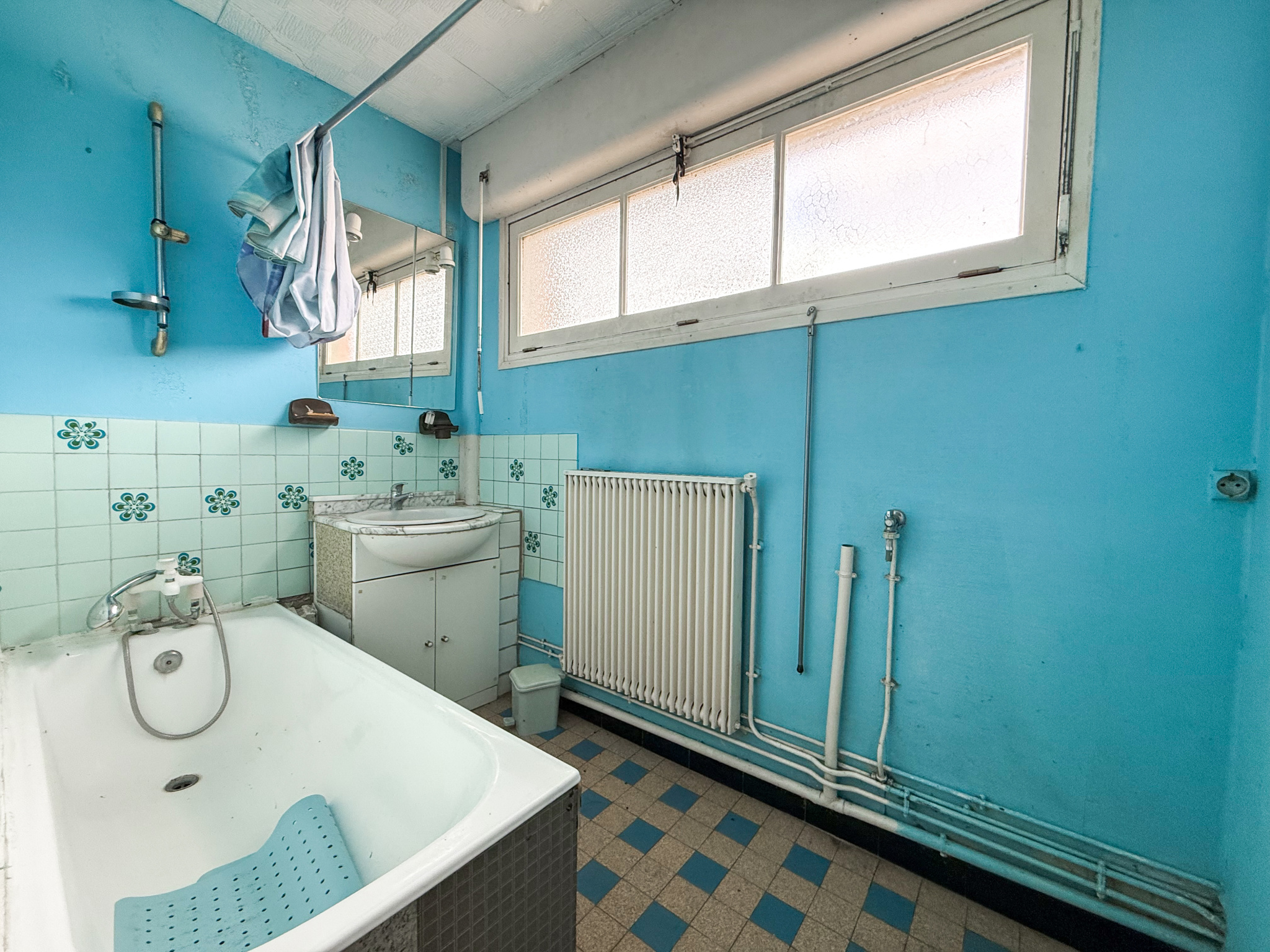 Immo80 – L'immobilier à Amiens et dans la Somme-ROSIERES-EN-SANTERRE – MAISON MITOYENNE – 3 CHAMBRES – GARAGE – JARDIN