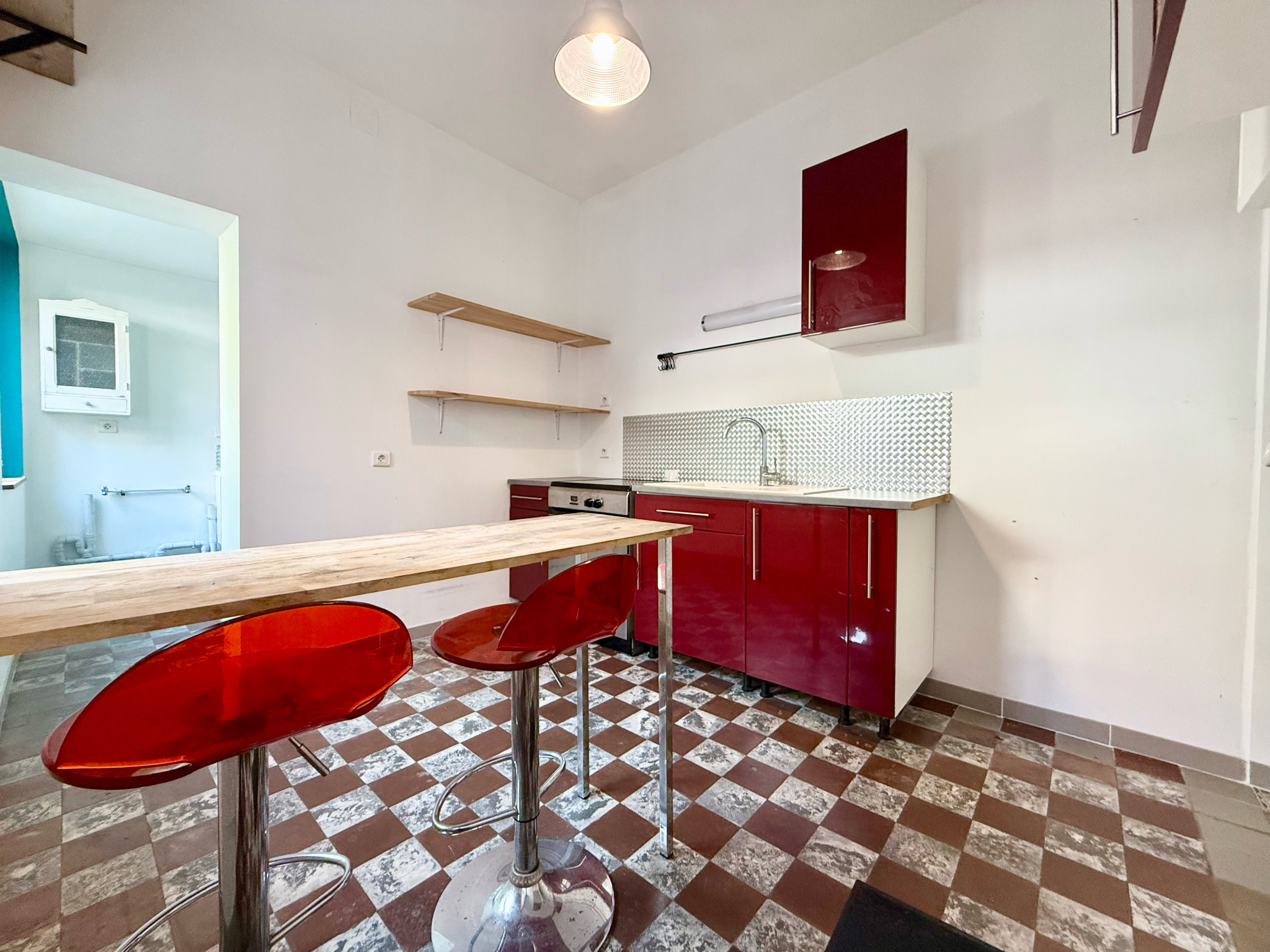 Immo80 – L'immobilier à Amiens et dans la Somme-BOVES – MAISON MITOYENNE – 3 CHAMBRES – JARDIN – TERRASSE – CAVE – DEPENDANCE