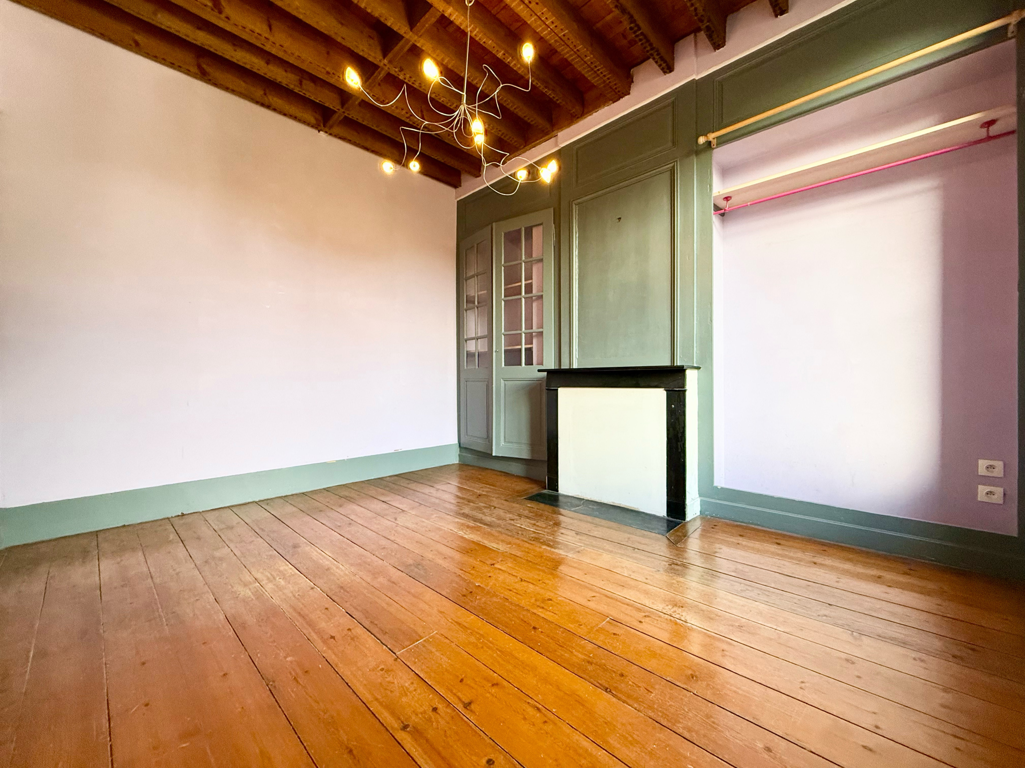 Immo80 – L'immobilier à Amiens et dans la Somme-BOVES – MAISON MITOYENNE – 3 CHAMBRES – JARDIN – TERRASSE – CAVE – DEPENDANCE