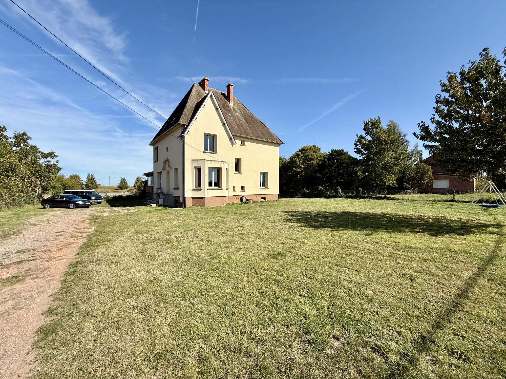 Immo80 – L'immobilier à Amiens et dans la Somme-ROSIERES-EN-SANTERRE – 205m2 – MAISON INDIVIDUELLE – 5 CHAMBRES – GARAGE...
