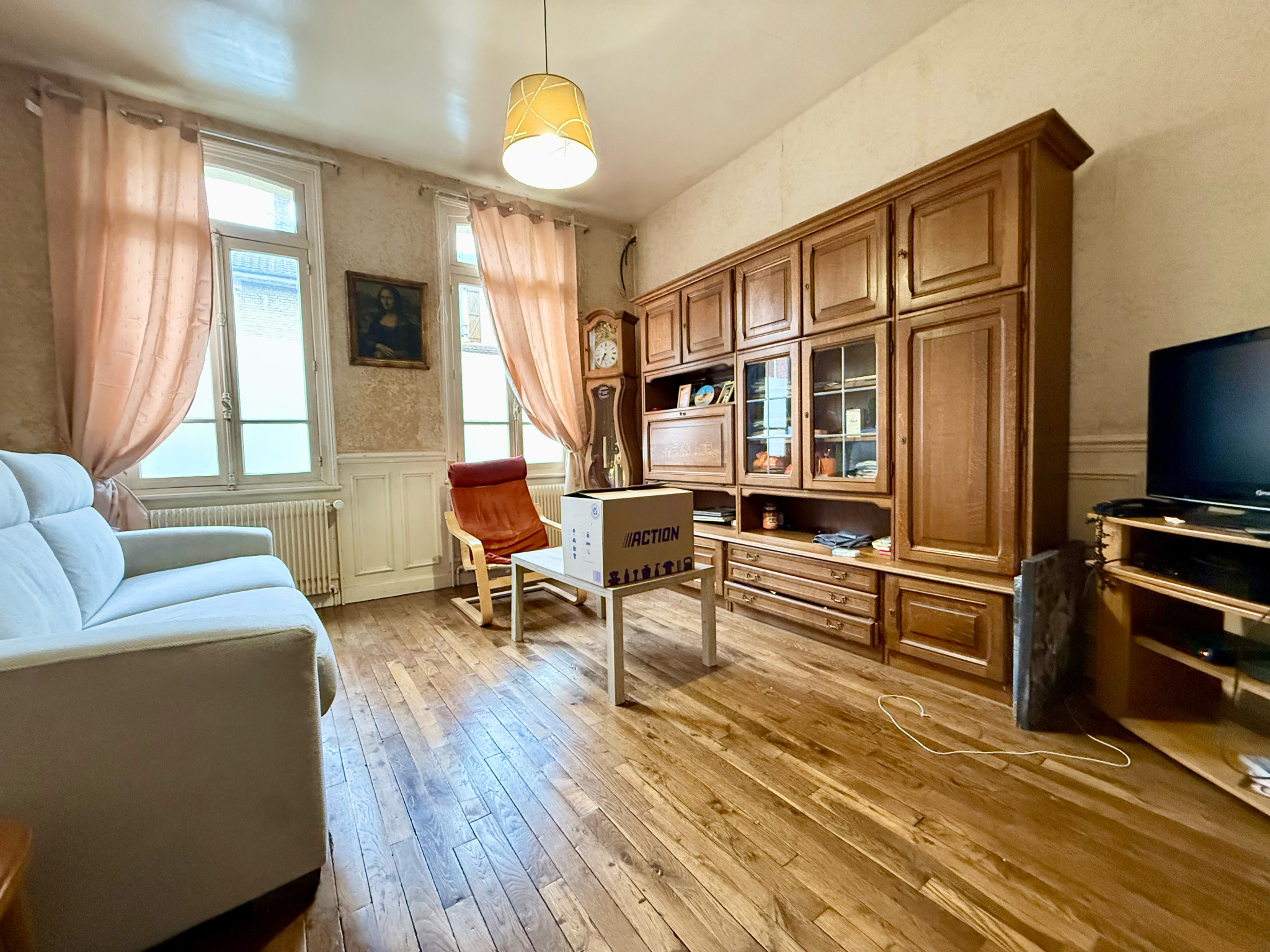 Immo80 – L'immobilier à Amiens et dans la Somme-MONTDIDIER – MAISON MITOYENNE – 2 CHAMBRES – GRENIER AMENAGEABLE – COUR