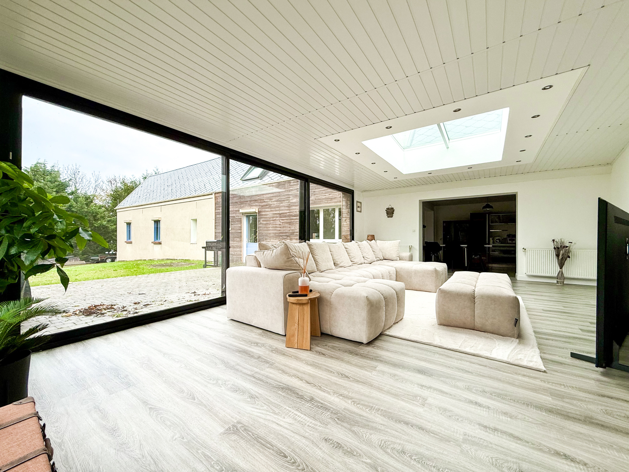 Immo80 – L'immobilier à Amiens et dans la Somme-CAYEUX-EN-SANTERRE – MAISON INDIVIDUELLE – AUTONOMIE DE PLAIN PIED – 5 CHAMBRES – DEPENDANCE – JARDIN – COUR –