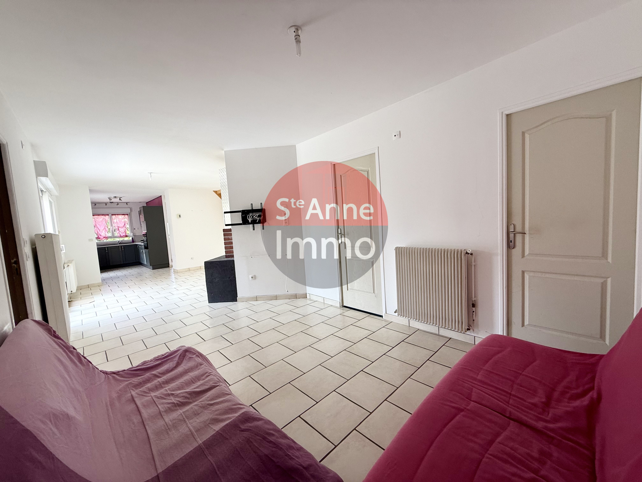 Immo80 – L'immobilier à Amiens et dans la Somme-ROSIERES-EN-SANTERRE – MAISON INDIVIDUELLE – AUTONOMIE DE PLAIN PIED – 4 CHAMBRES – HANGAR – GARAGES – JARDIN