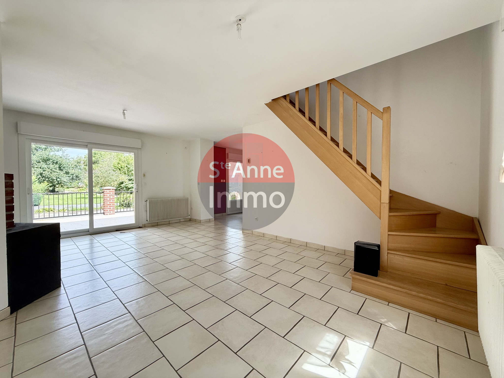 Immo80 – L'immobilier à Amiens et dans la Somme-ROSIERES-EN-SANTERRE – MAISON INDIVIDUELLE – AUTONOMIE DE PLAIN PIED – 4 CHAMBRES – HANGAR – GARAGES – JARDIN