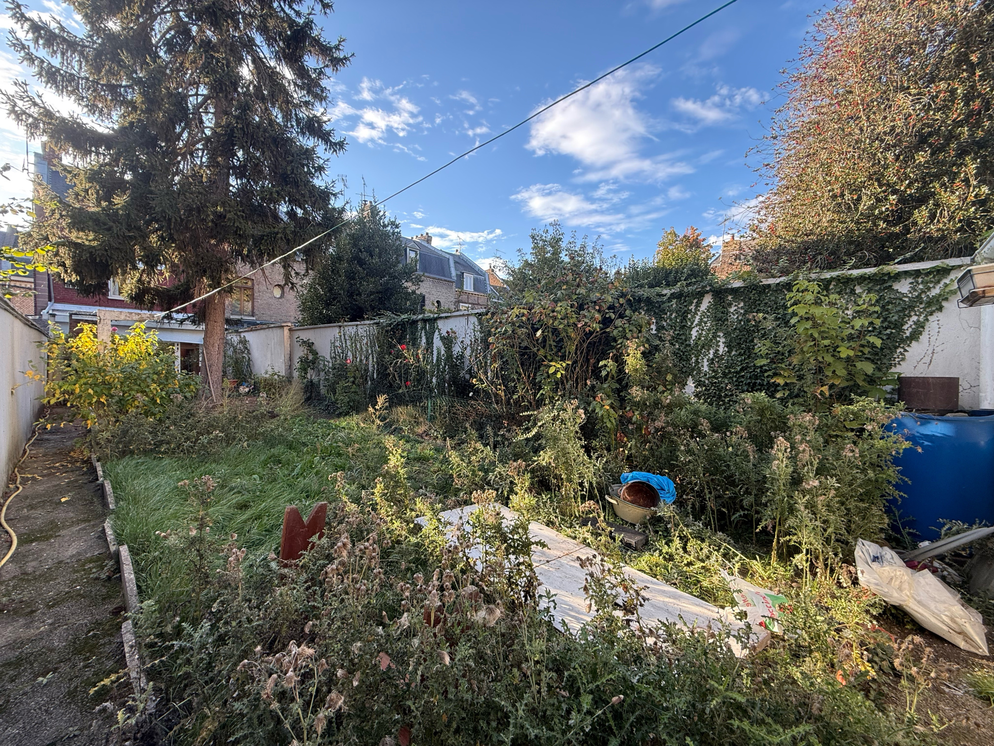 Immo80 – L'immobilier à Amiens et dans la Somme-AMIENS – QUARTIER SAINT PIERRE – AMIENOISE – 3 CHAMBRES – JARDIN – TERRASSE – DEPENDANCE