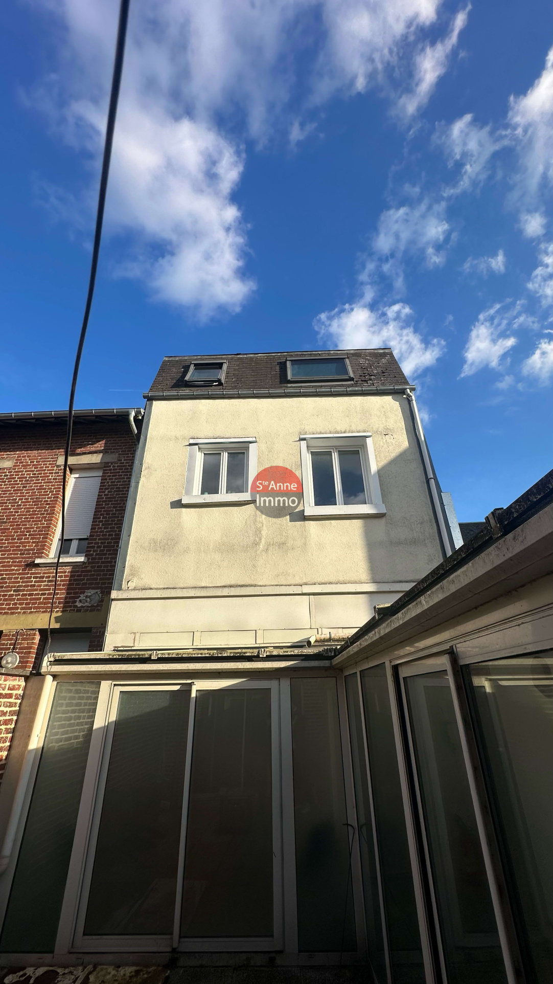 Immo80 – L'immobilier à Amiens et dans la Somme-GRANDVILLIERS – IMMEUBLE DE RAPPORT – 3 APPARTEMENTS – 2 BUREAUX – COUR – CAVE