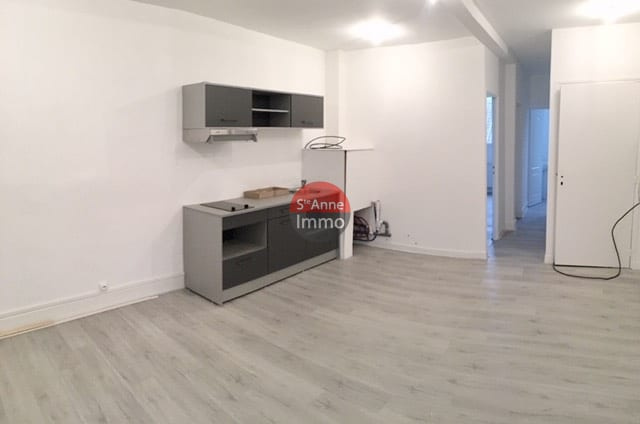 Immo80 – L'immobilier à Amiens et dans la Somme-GRANDVILLIERS – IMMEUBLE DE RAPPORT – 3 APPARTEMENTS – 2 BUREAUX – COUR – CAVE