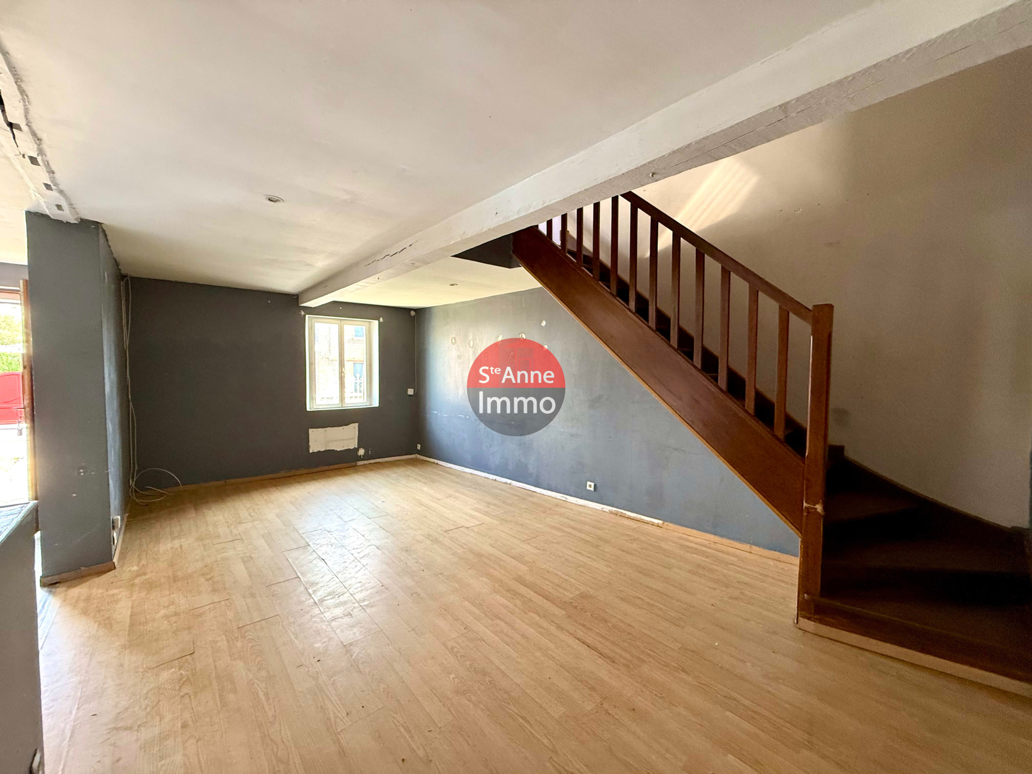 Immo80 – L'immobilier à Amiens et dans la Somme-ERCHEU – MAISON INDIVIDUELLE – 3 CHAMBRES – COUR – JARDIN – TRAVAUX