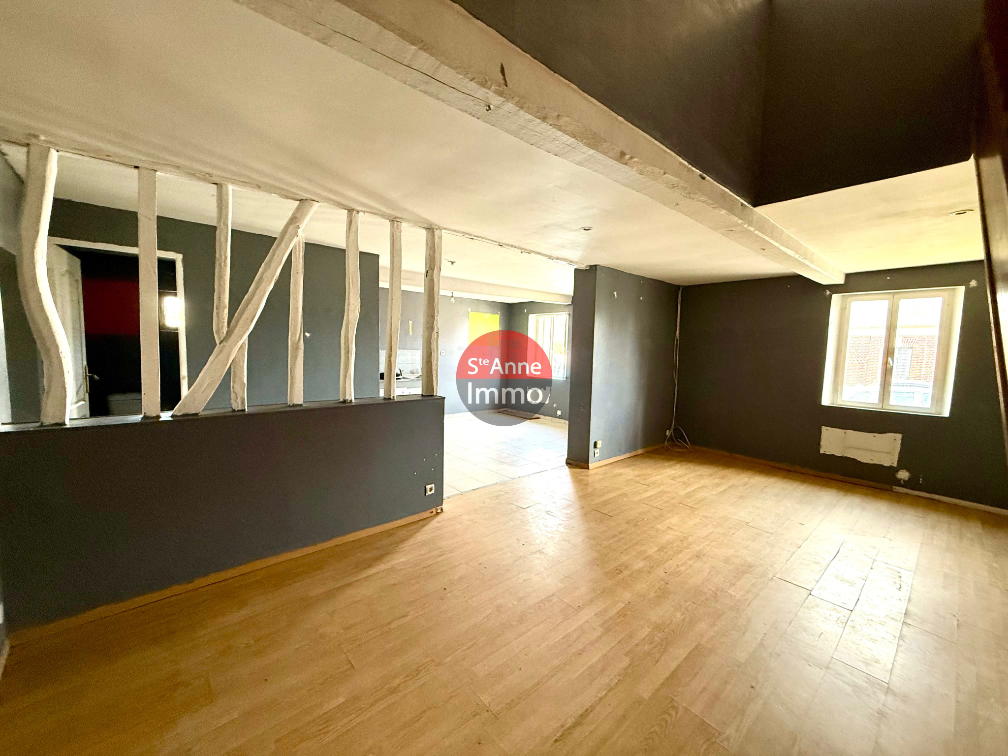 Immo80 – L'immobilier à Amiens et dans la Somme-ERCHEU – MAISON INDIVIDUELLE – 3 CHAMBRES – COUR – JARDIN – TRAVAUX
