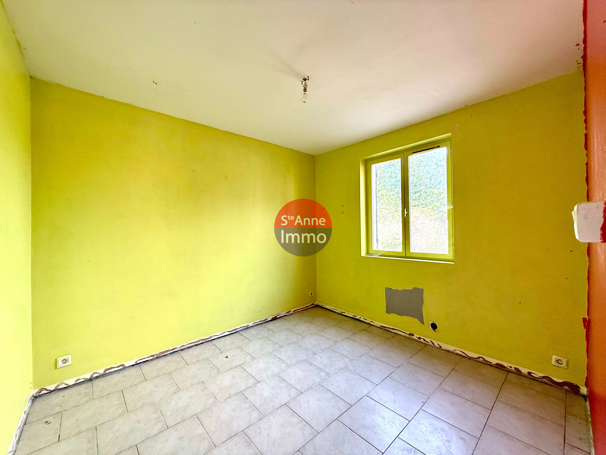 Immo80 – L'immobilier à Amiens et dans la Somme-ERCHEU – MAISON INDIVIDUELLE – 3 CHAMBRES – COUR – JARDIN – TRAVAUX