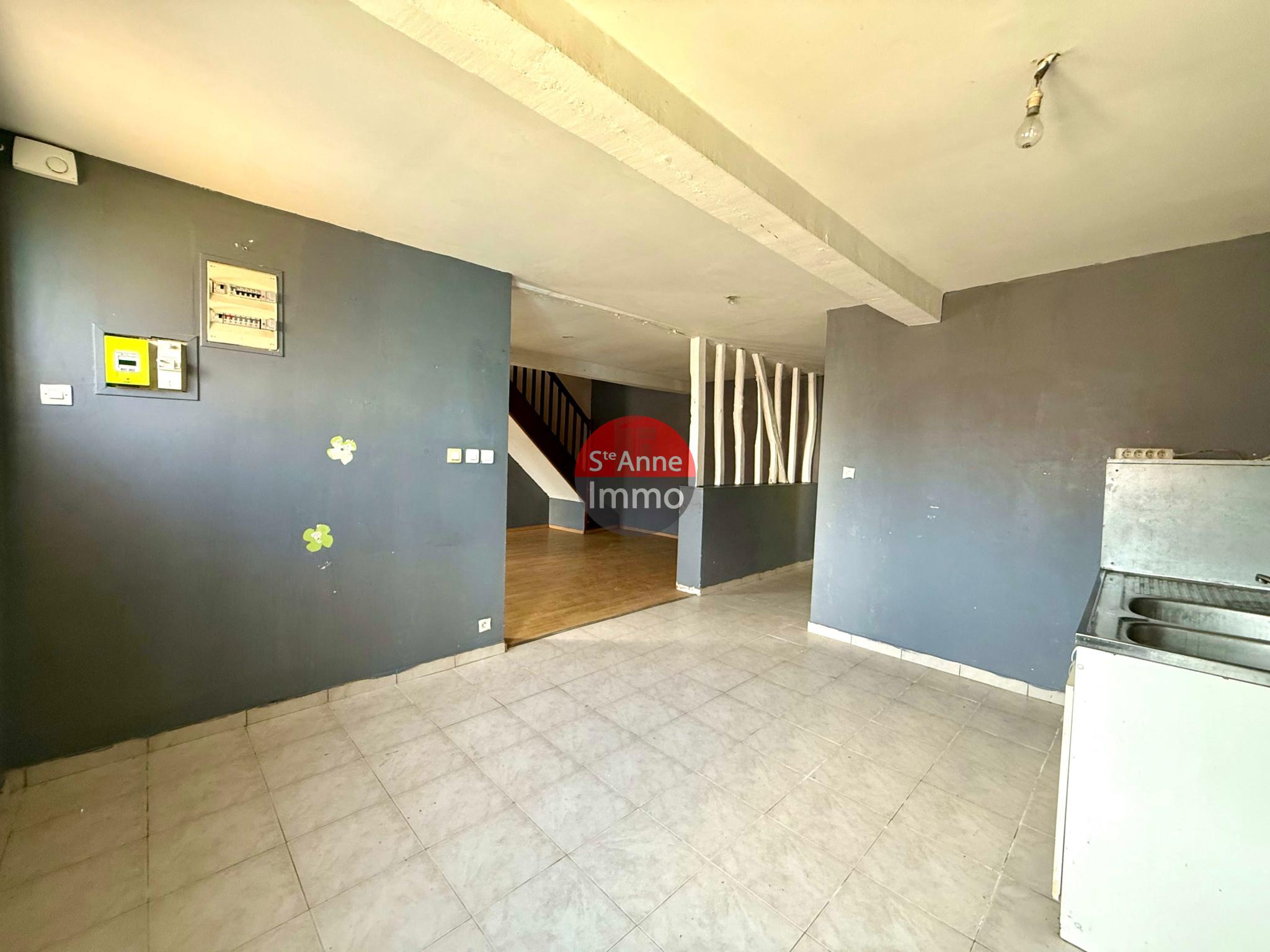 Immo80 – L'immobilier à Amiens et dans la Somme-ERCHEU – MAISON INDIVIDUELLE – 3 CHAMBRES – COUR – JARDIN – TRAVAUX