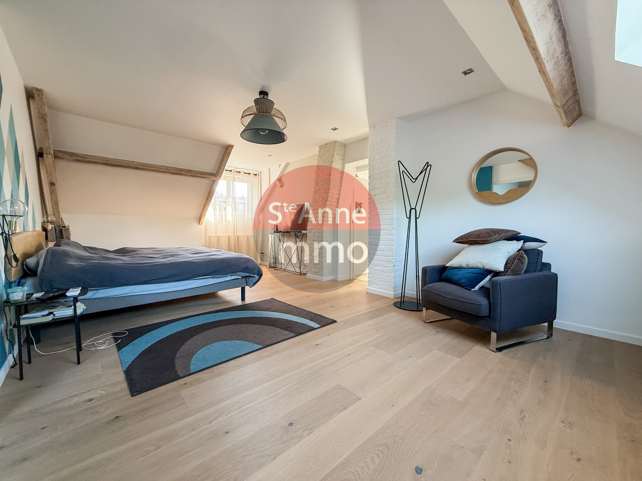 Immo80 – L'immobilier à Amiens et dans la Somme-ROYE – MAISON INDIVIDUELLE – 3 CHAMBRES – 1 BUREAU – CAVE – GARAGES – TERRASSE – JARDIN