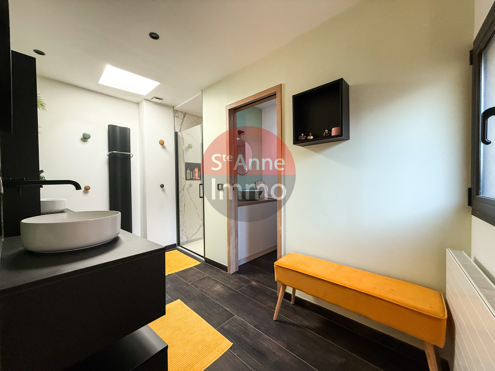 Immo80 – L'immobilier à Amiens et dans la Somme-ROYE – MAISON INDIVIDUELLE – 3 CHAMBRES – 1 BUREAU – CAVE – GARAGES – TERRASSE – JARDIN