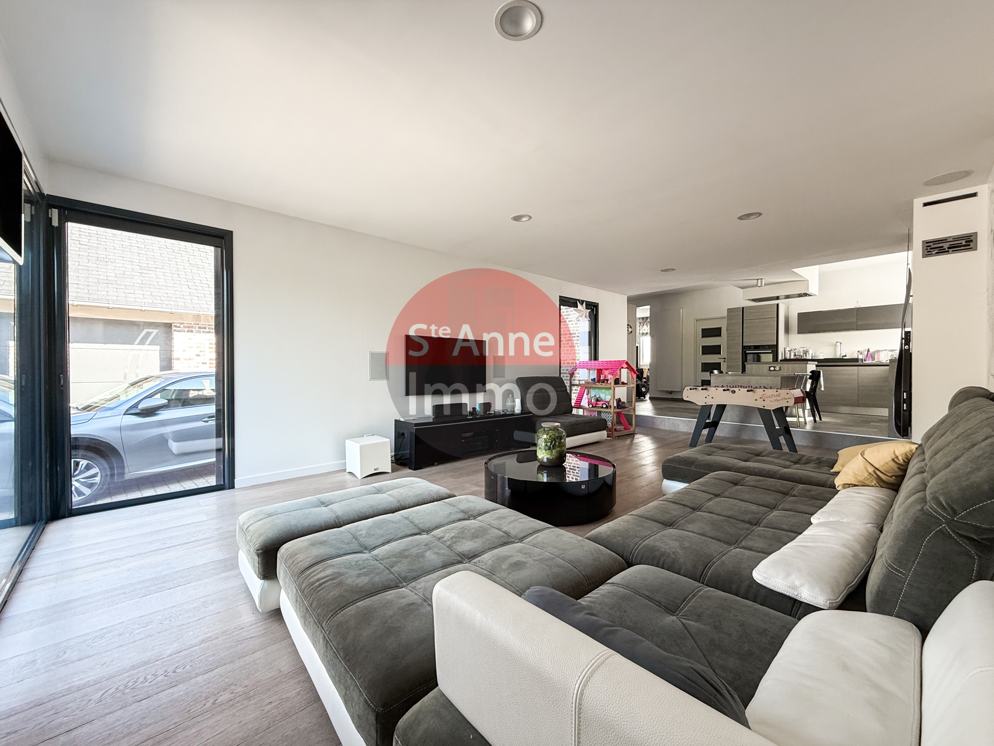 Immo80 – L'immobilier à Amiens et dans la Somme-ROYE – MAISON INDIVIDUELLE – 3 CHAMBRES – 1 BUREAU – CAVE – GARAGES – TERRASSE – JARDIN