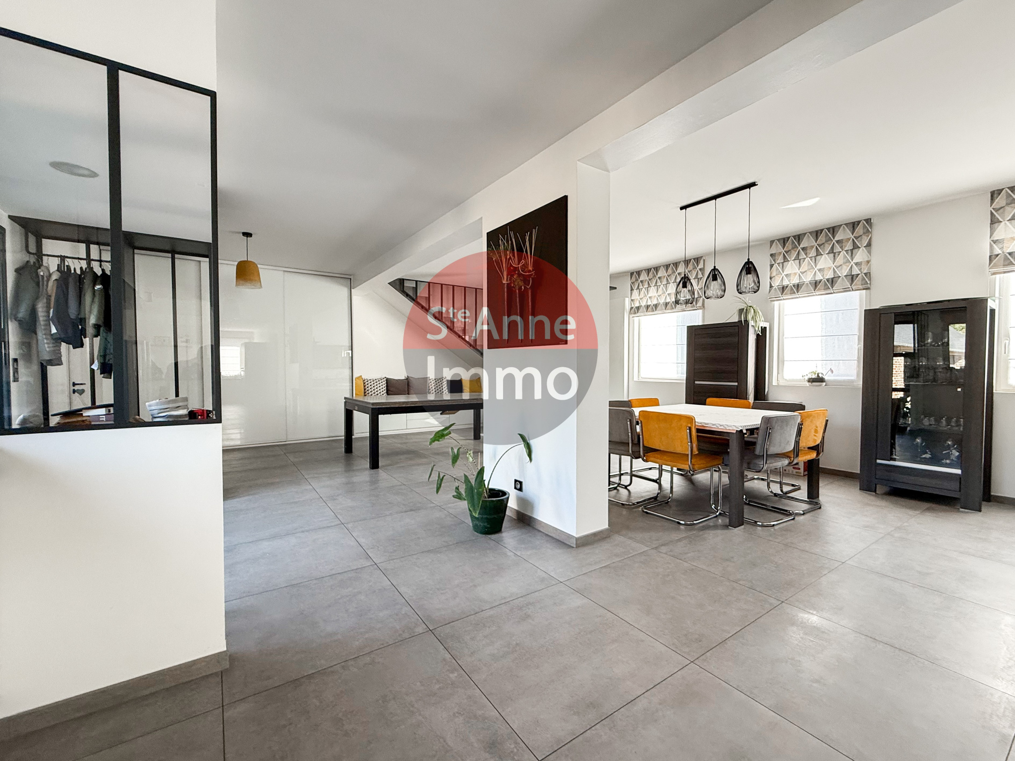 Immo80 – L'immobilier à Amiens et dans la Somme-ROYE – MAISON INDIVIDUELLE – 3 CHAMBRES – 1 BUREAU – CAVE – GARAGES – TERRASSE – JARDIN