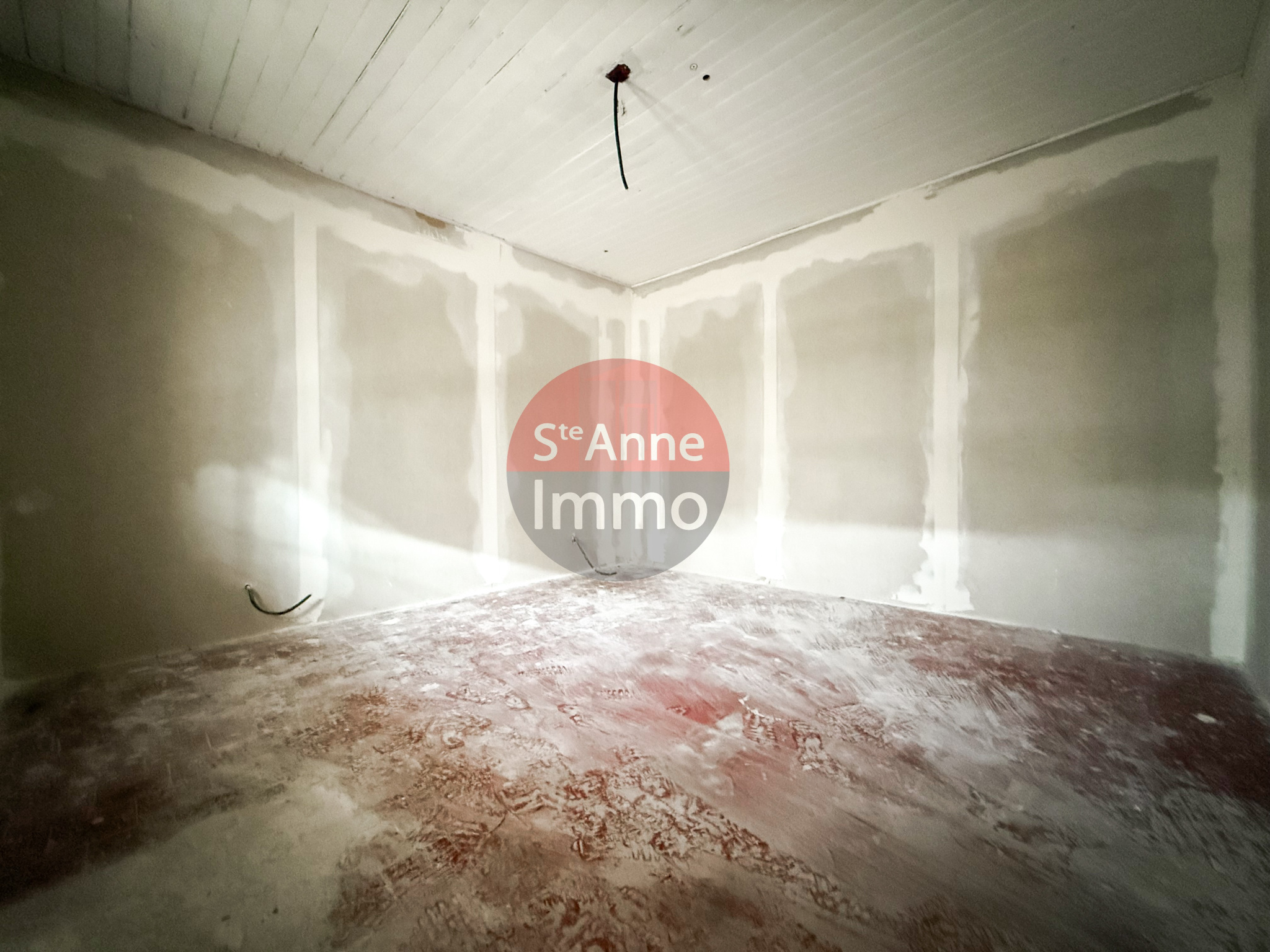 Immo80 – L'immobilier à Amiens et dans la Somme-FRESNOY-LES-ROYE – 70m2 – MAISON INDIVIDUELLE – PLAIN PIED – 2 CHAMBRES – GARAGE – JARDIN