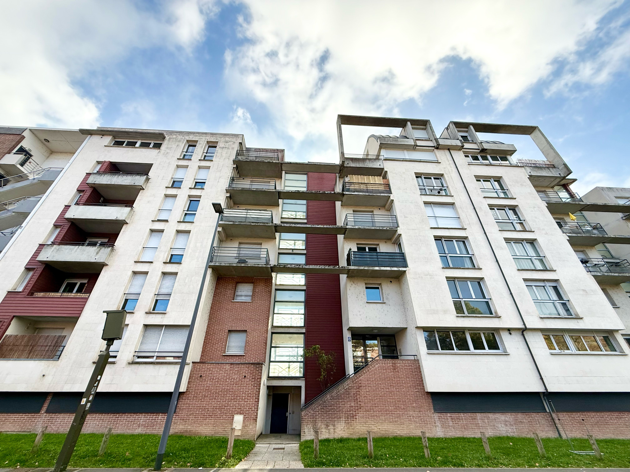 Immo80 – L'immobilier à Amiens et dans la Somme-AMIENS – QUARTIER SAINT LEU – APPARTEMENT T2 – PLACE DE PARKING
