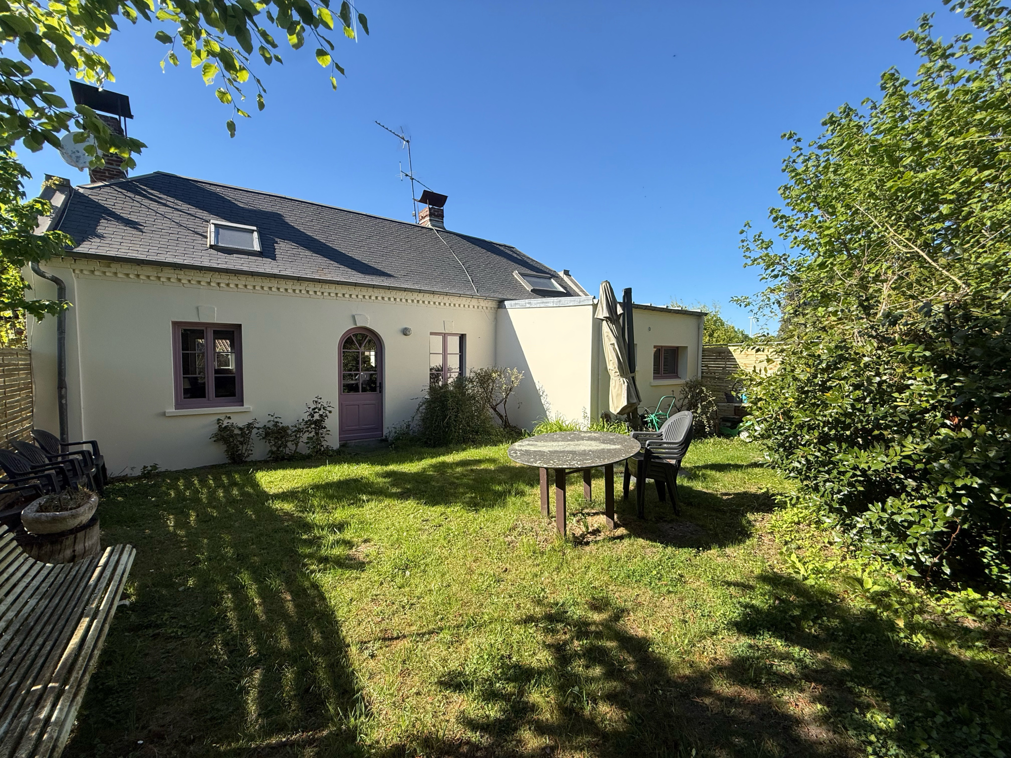 Immo80 – L'immobilier à Amiens et dans la Somme-THEZY GLIMONT – MAISON INDIVIDUELLE – 3 CHAMBRES – JARDIN – DEPENDANCES