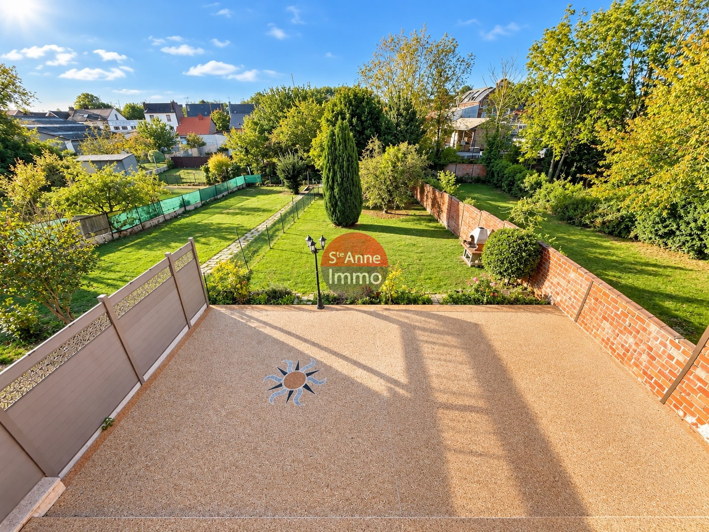 Immo80 – L'immobilier à Amiens et dans la Somme-ROYE – MAISON SEMI MITOYENNE – 5 CHAMBRES – GARAGE – JARDIN – TERRASSE