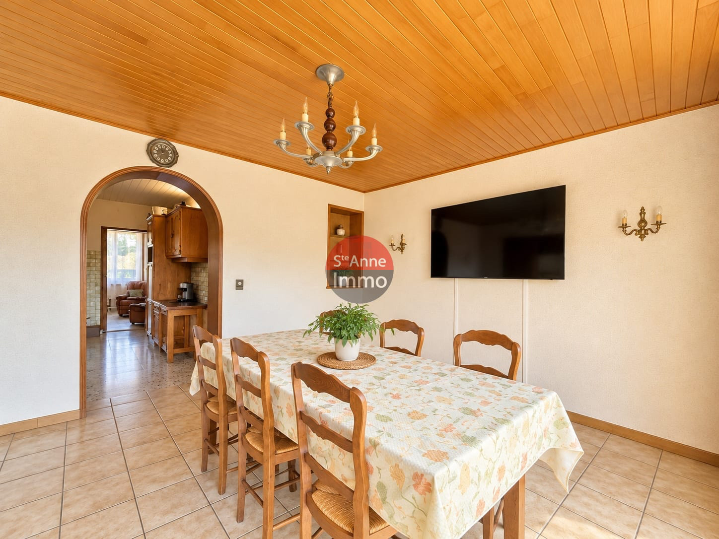 Immo80 – L'immobilier à Amiens et dans la Somme-ROYE – MAISON SEMI MITOYENNE – 5 CHAMBRES – GARAGE – JARDIN – TERRASSE
