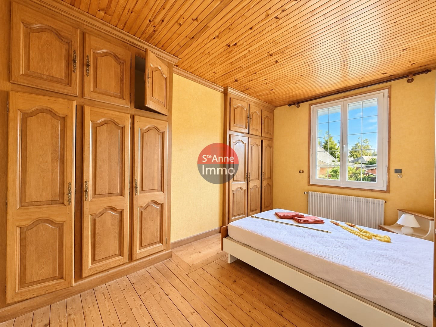 Immo80 – L'immobilier à Amiens et dans la Somme-ROYE – MAISON SEMI MITOYENNE – 5 CHAMBRES – GARAGE – JARDIN – TERRASSE