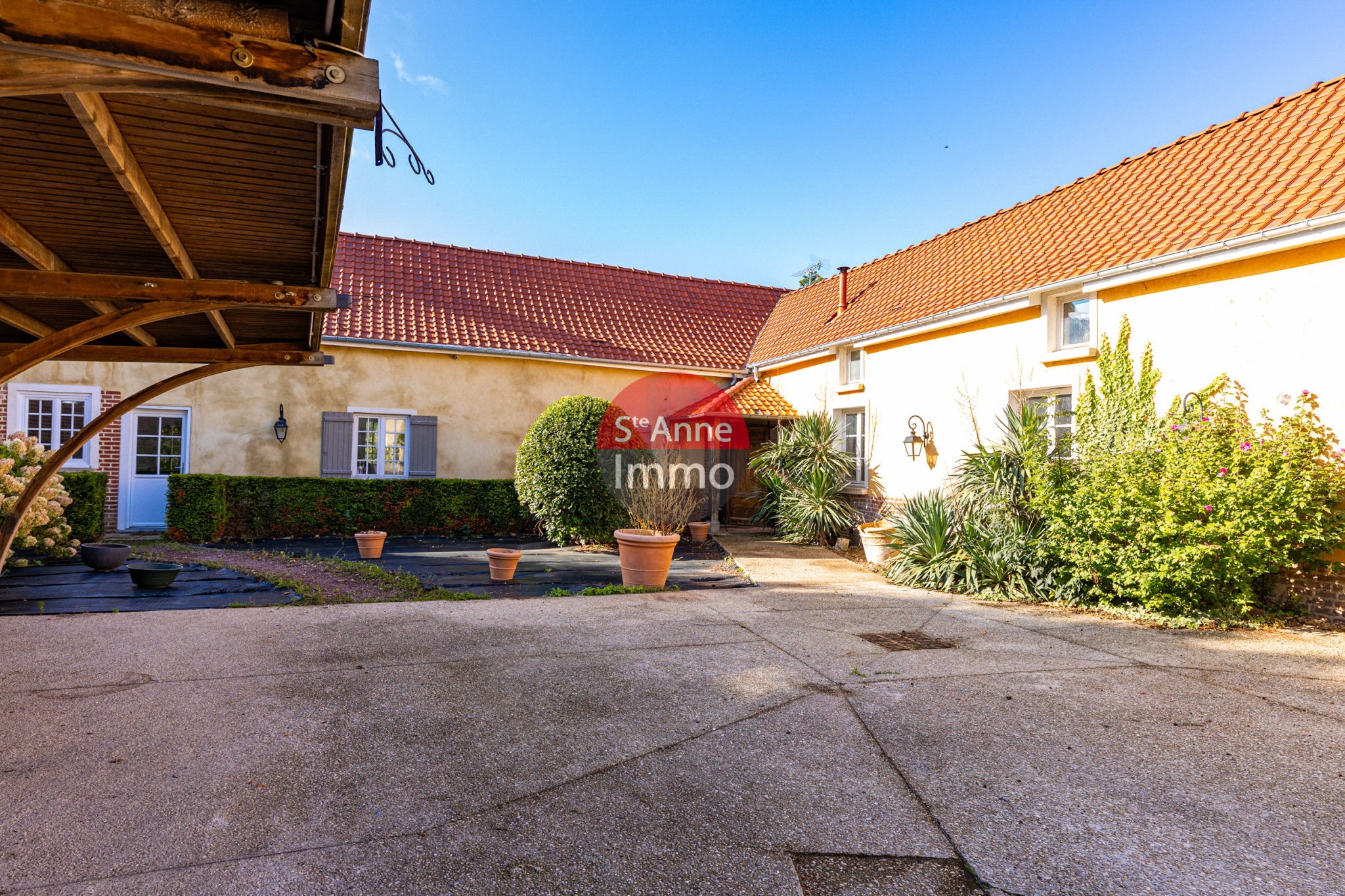 Immo80 – L'immobilier à Amiens et dans la Somme-BÉHENCOURT – MAISON 200m2 – 3 CHAMBRES – JARDIN – GARAGE – PISCINE – TERRASSE