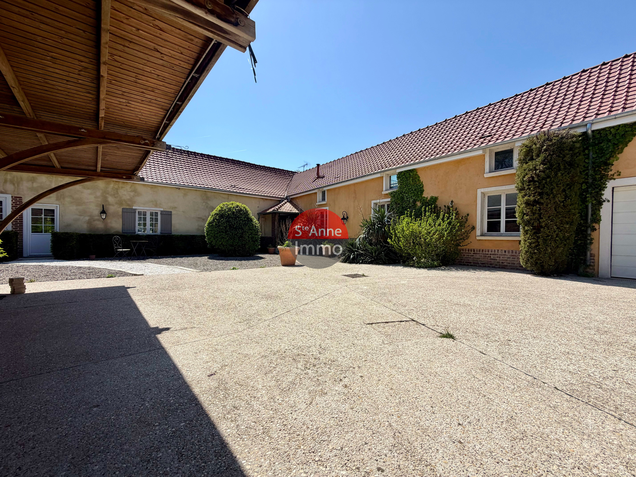 Immo80 – L'immobilier à Amiens et dans la Somme-BÉHENCOURT – MAISON 200m2 – 3 CHAMBRES – JARDIN – GARAGE – PISCINE – TERRASSE