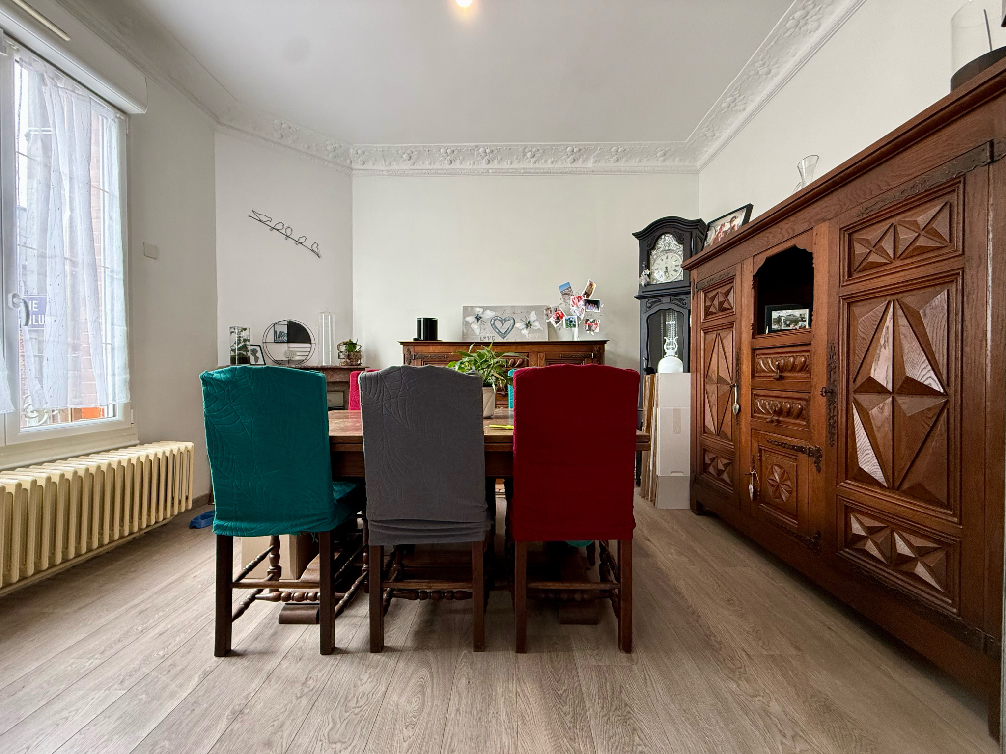 Immo80 – L'immobilier à Amiens et dans la Somme-MOREUIL – MAISON MITOYENNE – 6 CHAMBRES – JARDIN – GARAGE – DEPENDANCE –  AUCUN TRAVAUX