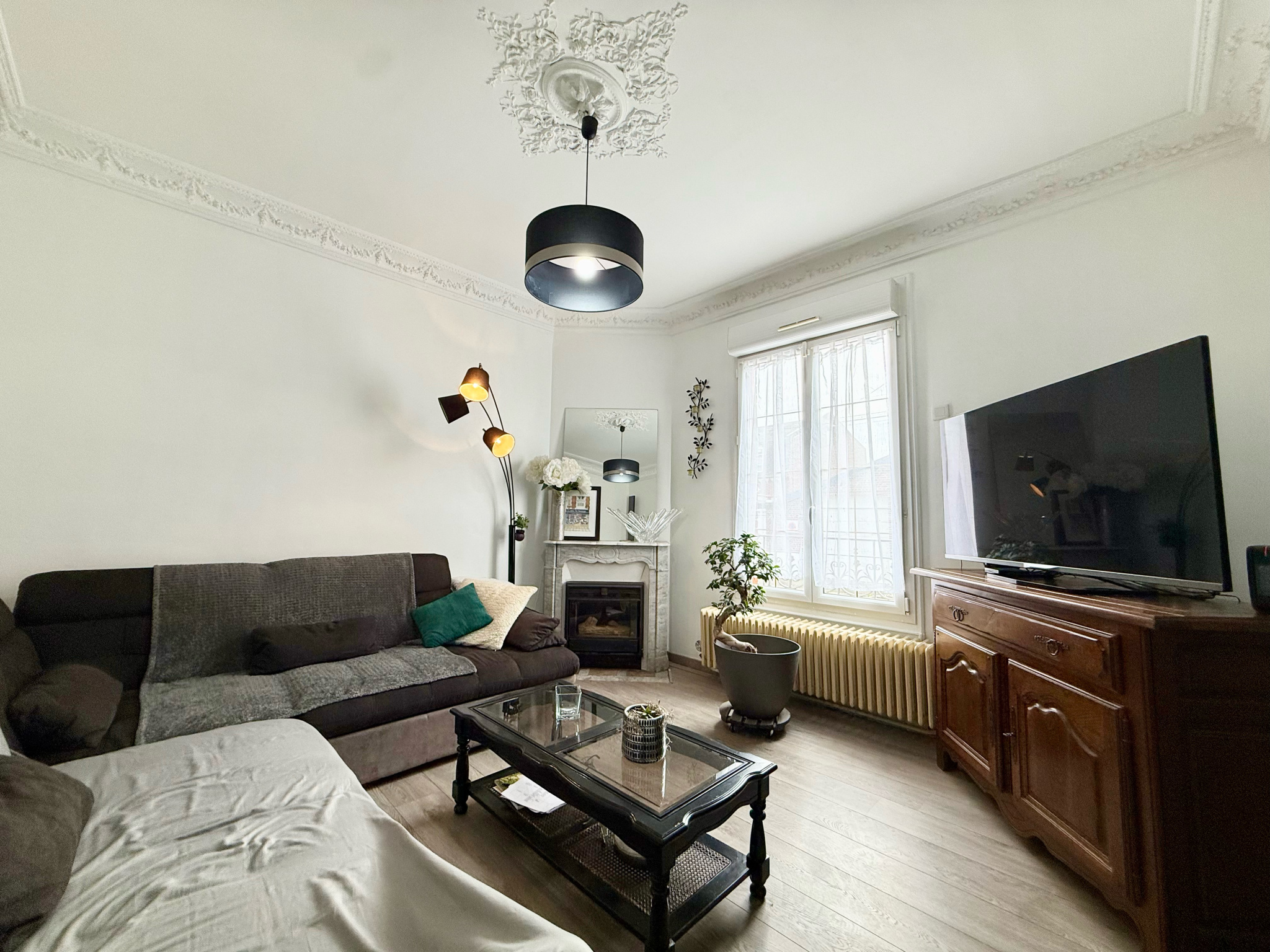 Immo80 – L'immobilier à Amiens et dans la Somme-MOREUIL – MAISON MITOYENNE – 6 CHAMBRES – JARDIN – GARAGE – DEPENDANCE –  AUCUN TRAVAUX