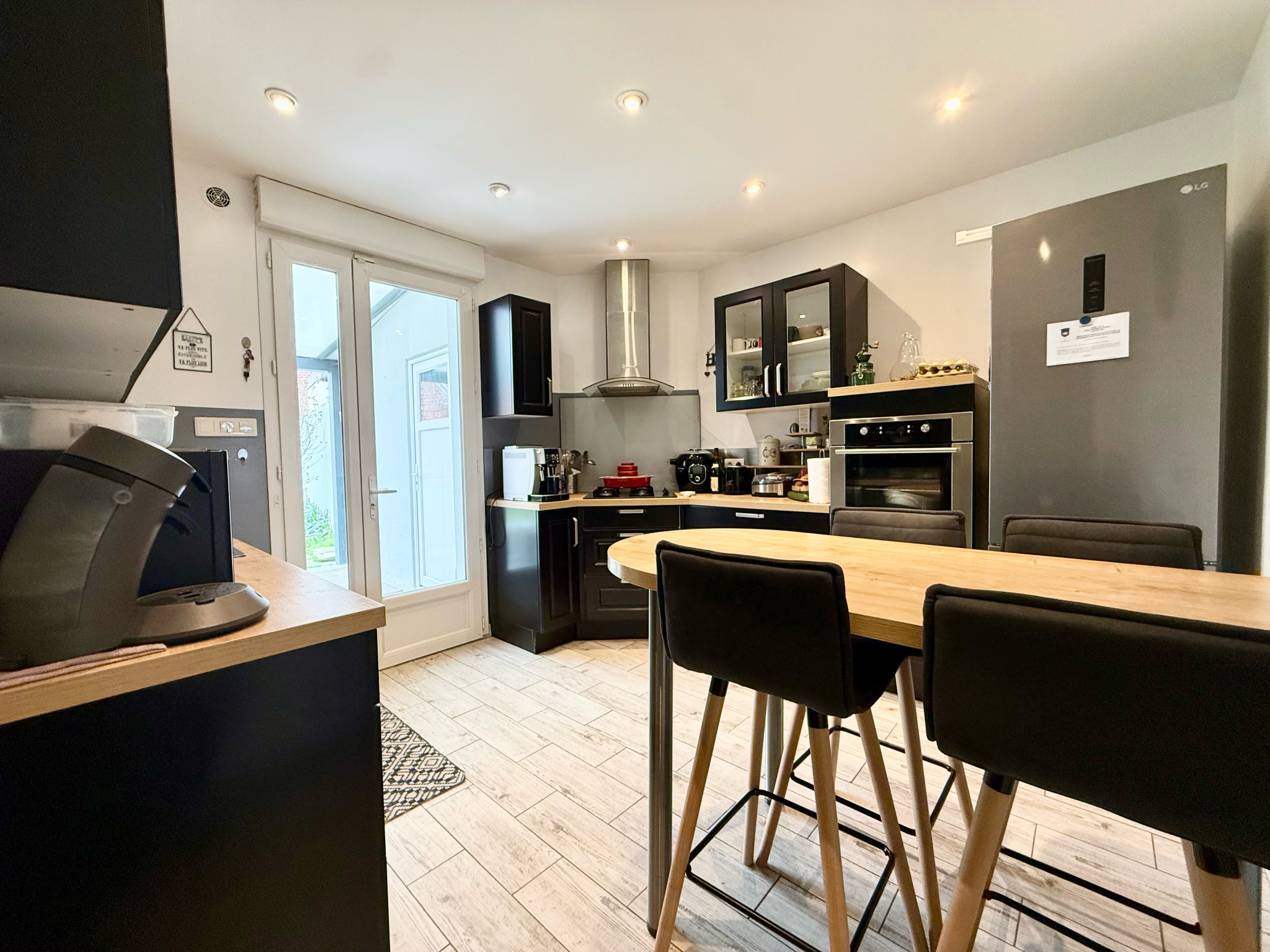 Immo80 – L'immobilier à Amiens et dans la Somme-MOREUIL – MAISON MITOYENNE – 6 CHAMBRES – JARDIN – GARAGE –...