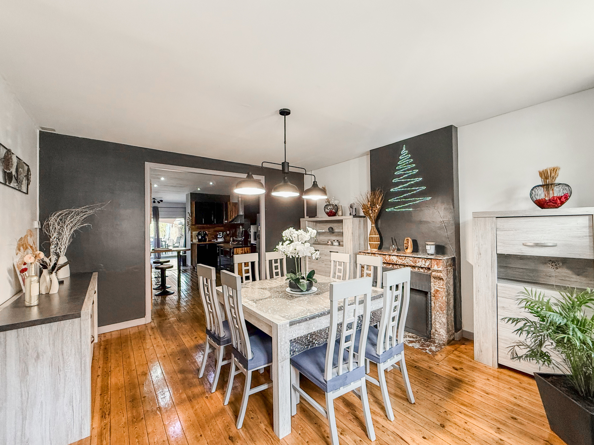 Immo80 – L'immobilier à Amiens et dans la Somme-ROYE – CENTRE VILLE – MAISON MITOYENNE – 5 CHAMBRES – JARDIN – CAVE – TERRASSE