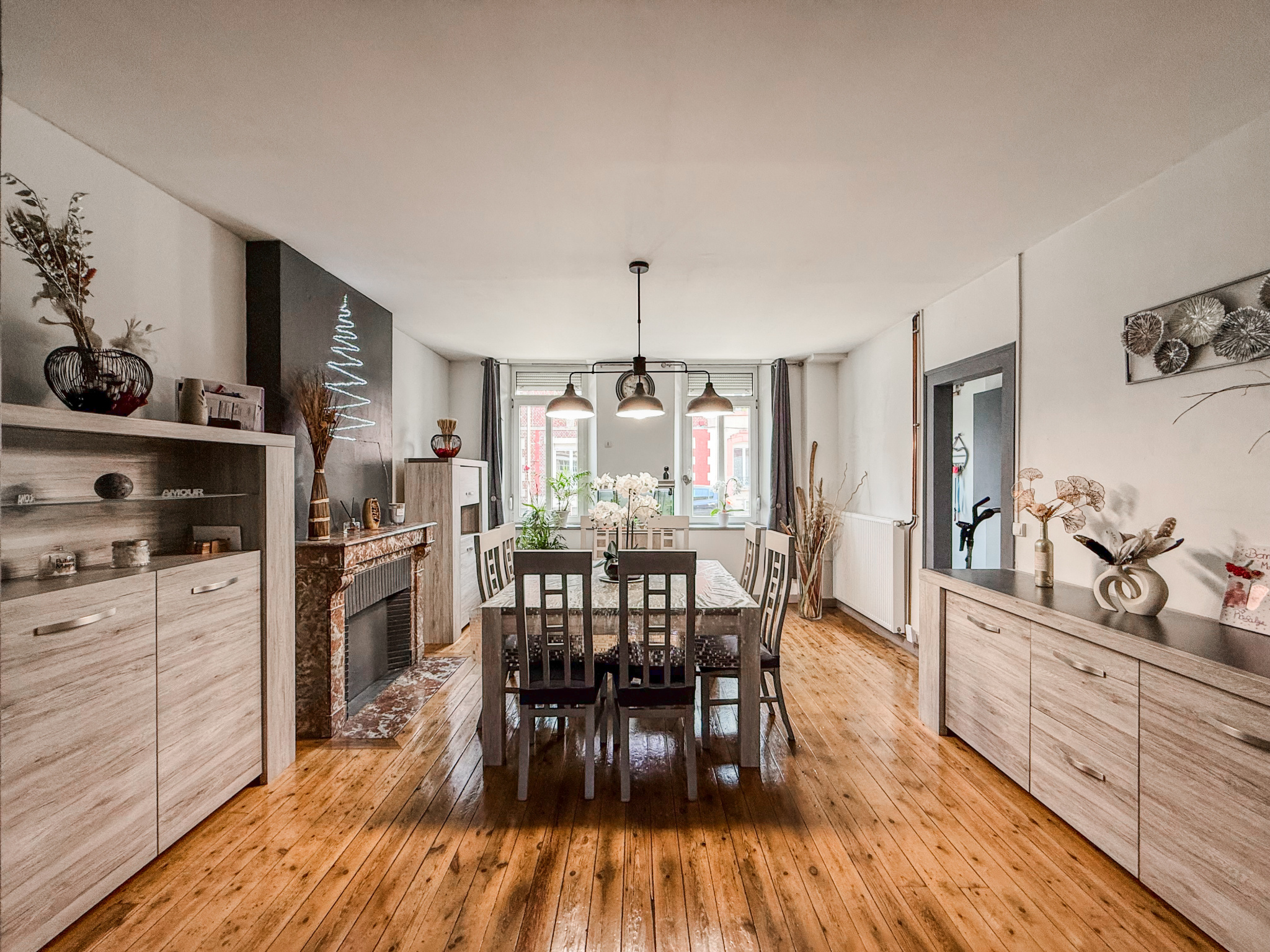 Immo80 – L'immobilier à Amiens et dans la Somme-ROYE – CENTRE VILLE – MAISON MITOYENNE – 5 CHAMBRES – JARDIN – CAVE – TERRASSE