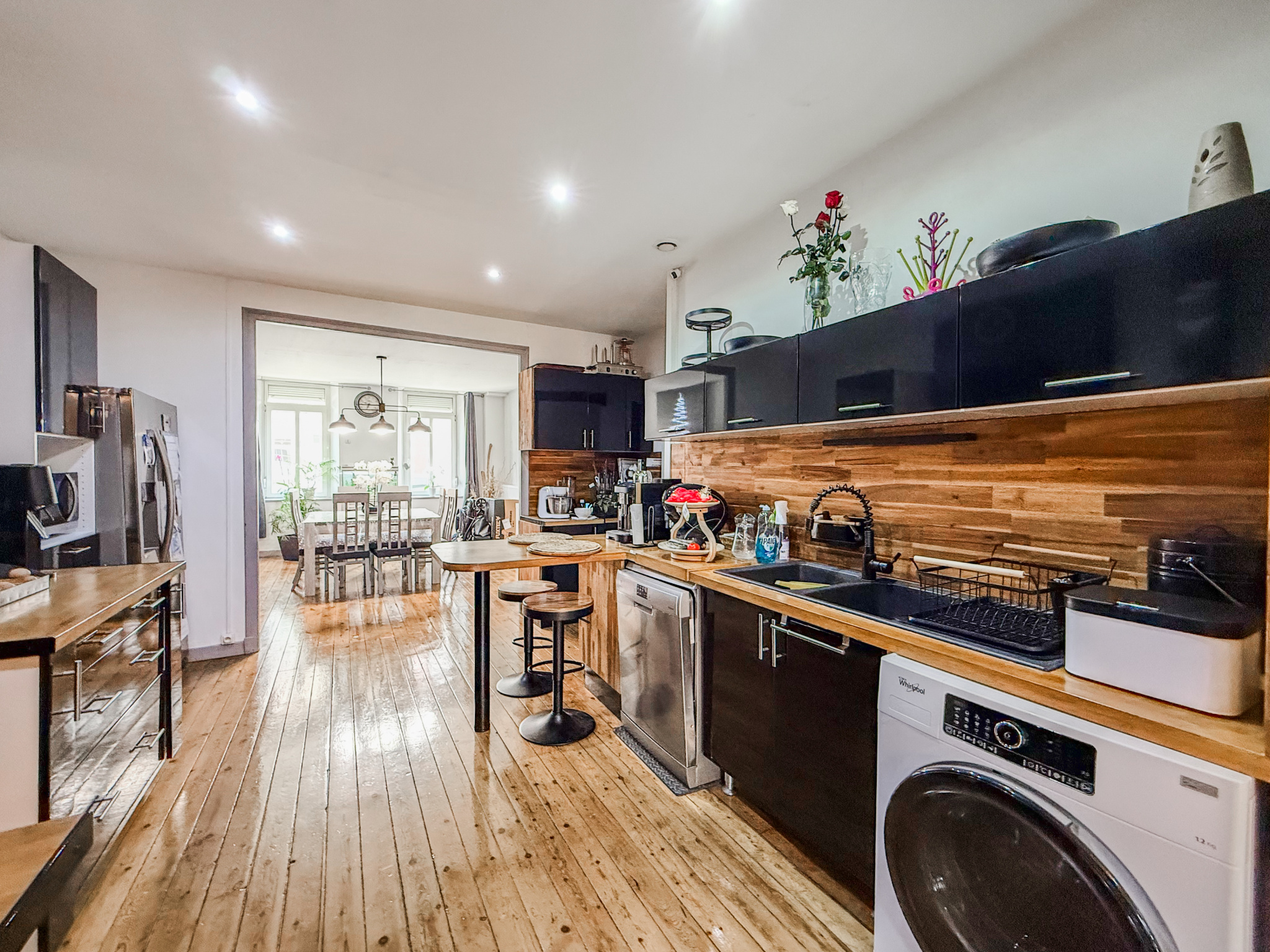 Immo80 – L'immobilier à Amiens et dans la Somme-ROYE – CENTRE VILLE – MAISON MITOYENNE – 5 CHAMBRES – JARDIN – CAVE – TERRASSE