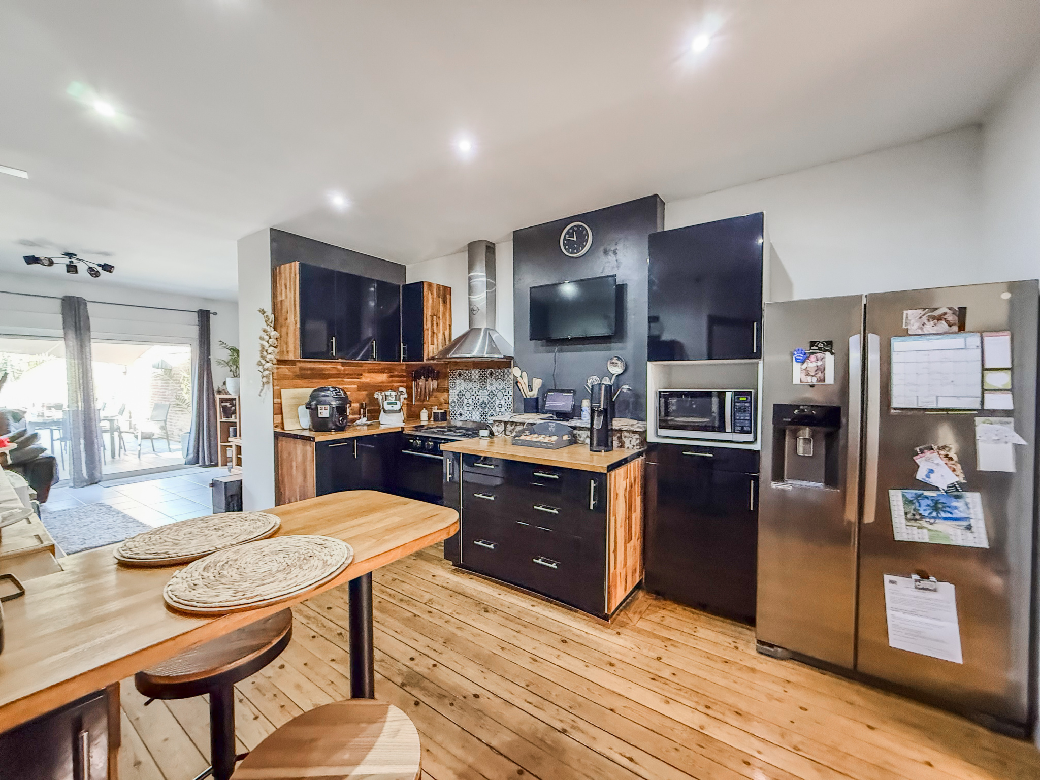 Immo80 – L'immobilier à Amiens et dans la Somme-ROYE – CENTRE VILLE – MAISON MITOYENNE – 5 CHAMBRES – JARDIN – CAVE – TERRASSE